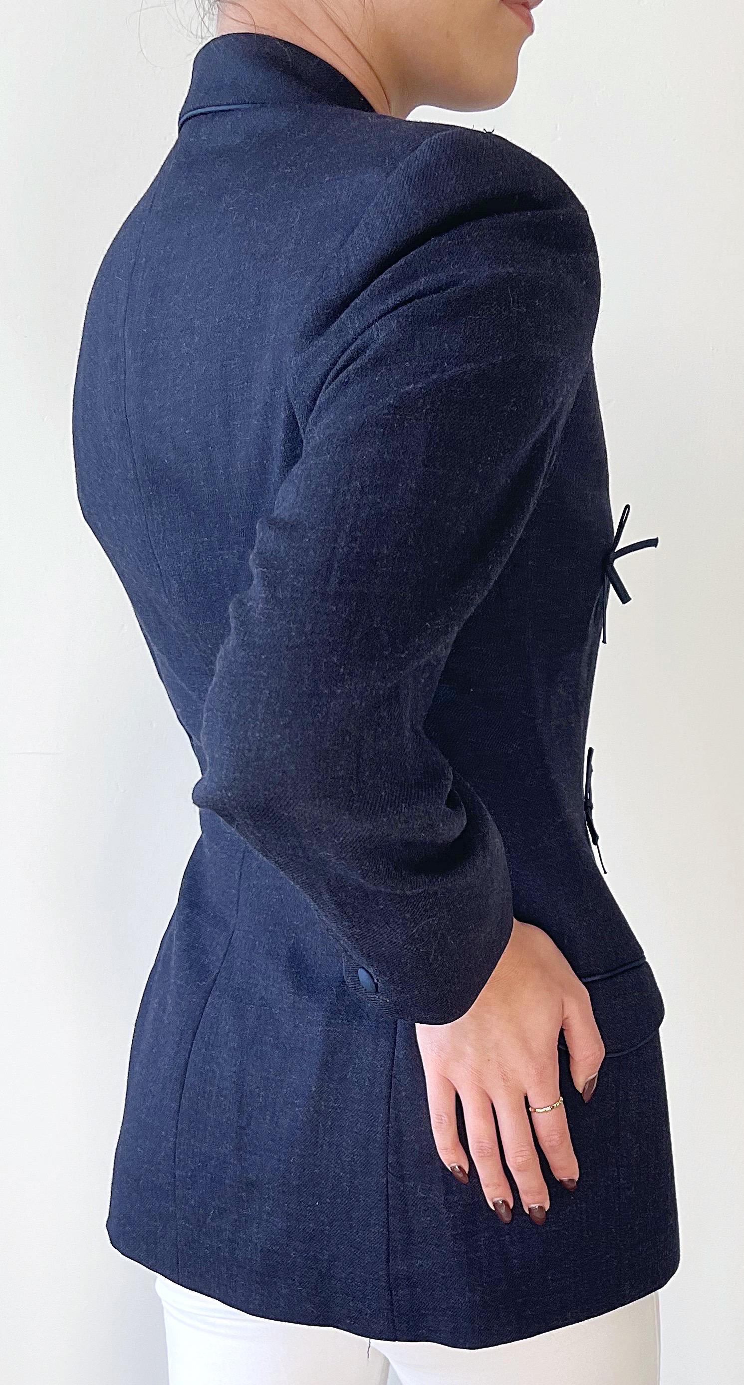 1990 Isaac Mizrahi Navy Blue Denim Like Size 6 8 Vintage 90s Wrap Blazer Jacket en vente 3