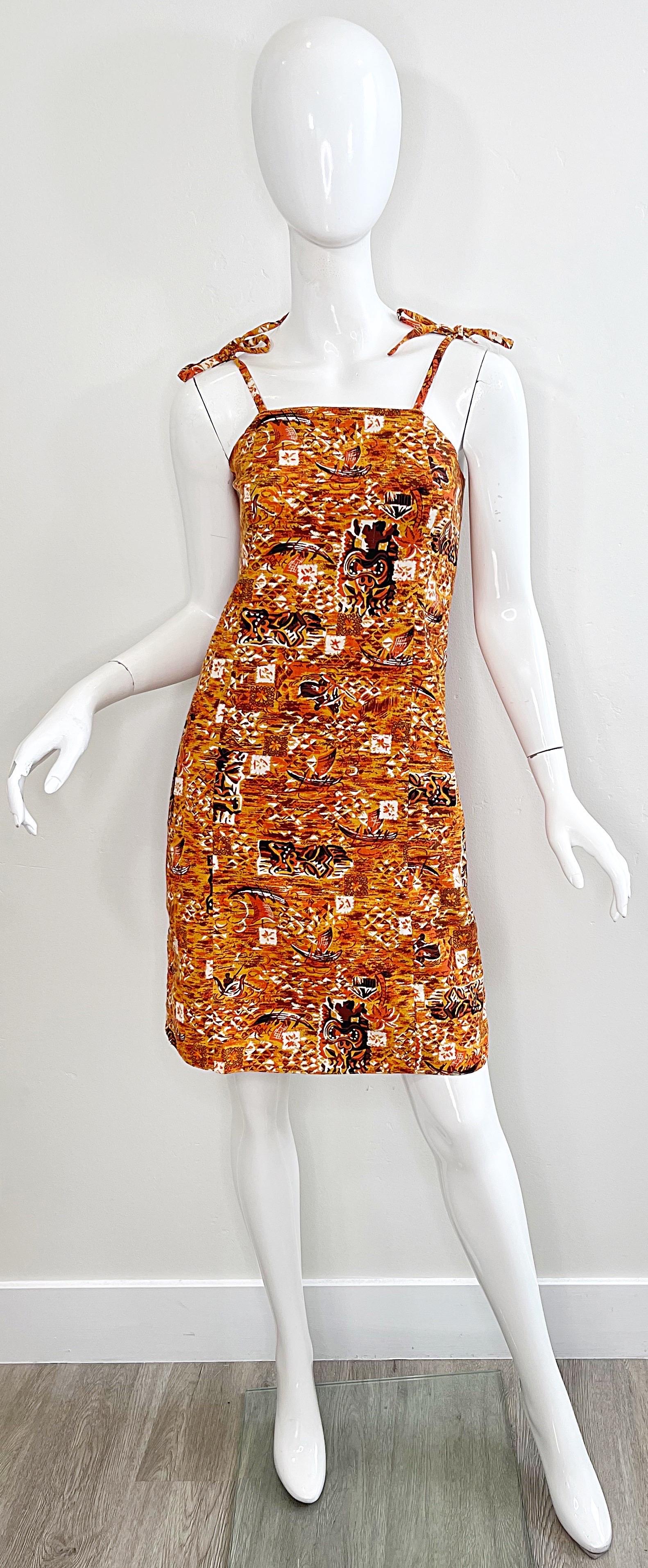 Splendido abito vintage anni '90 in cotone con stampa tiki di Isaac / Isaac Mizrahi! Presenta colori caldi come l'arancione, l'arancio, il marrone e il bianco. Cerniera nascosta sul retro con chiusura a gancio. Le cinghie regolabili si legano alla