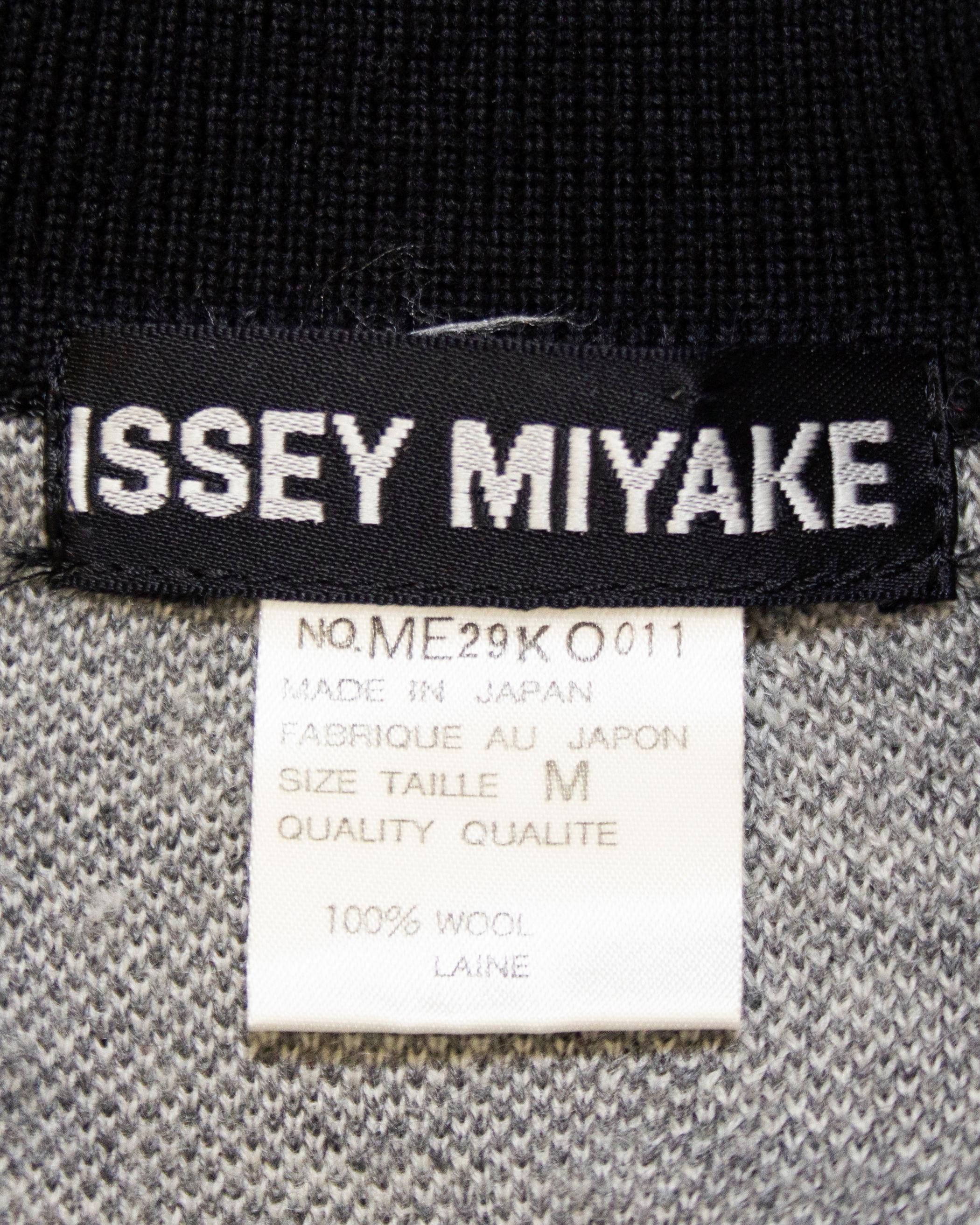 1990 Issey Miyake Cardigan à cœur noir et blanc Pour femmes en vente