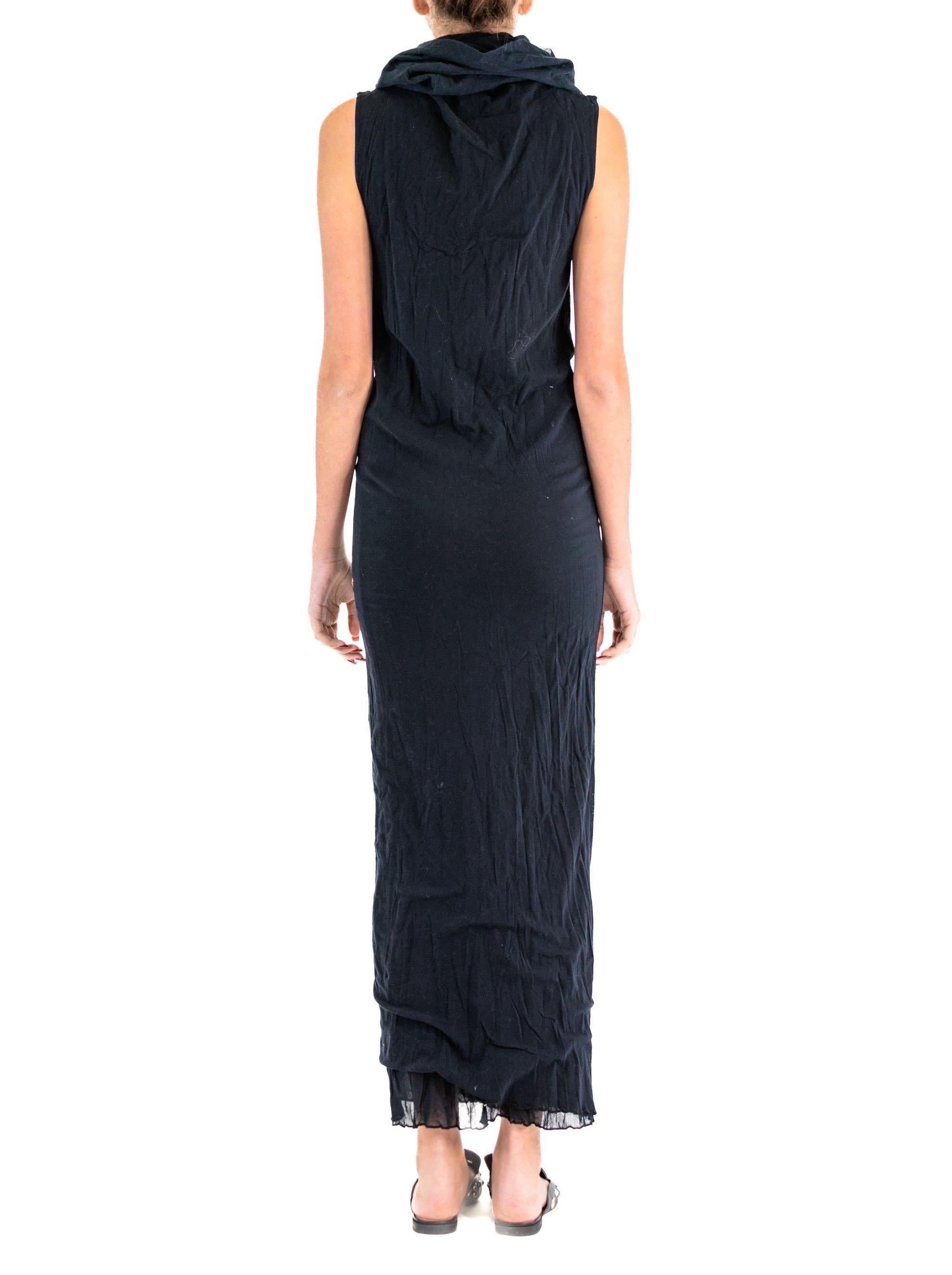 1990S ISSEY MIYAKE Schwarzes bodenlanges Kleid aus Baumwollnetz mit Rollkragen im Angebot 1