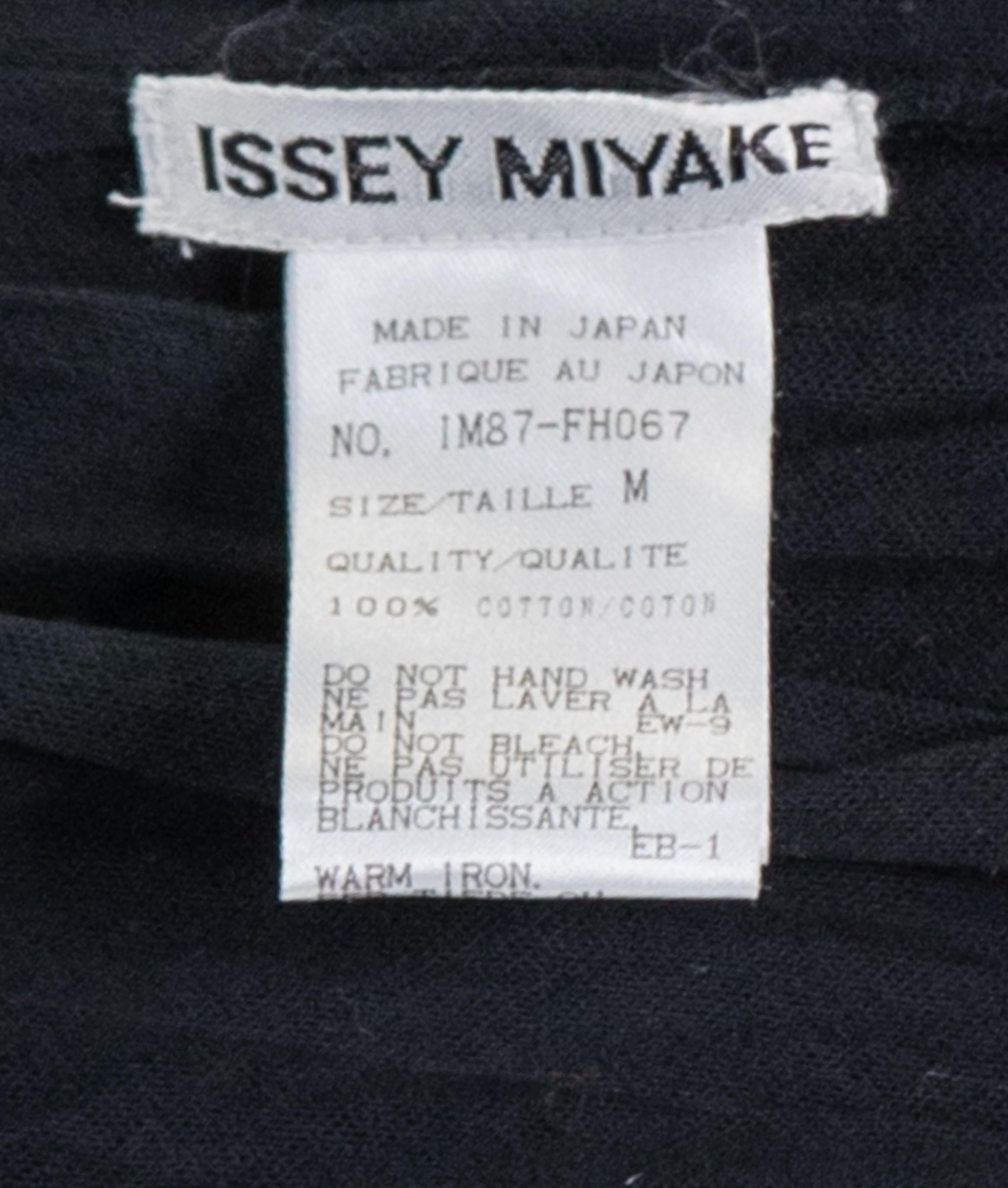 1990S ISSEY MIYAKE Robe longue à col bénitier en coton et filet noir en vente 5