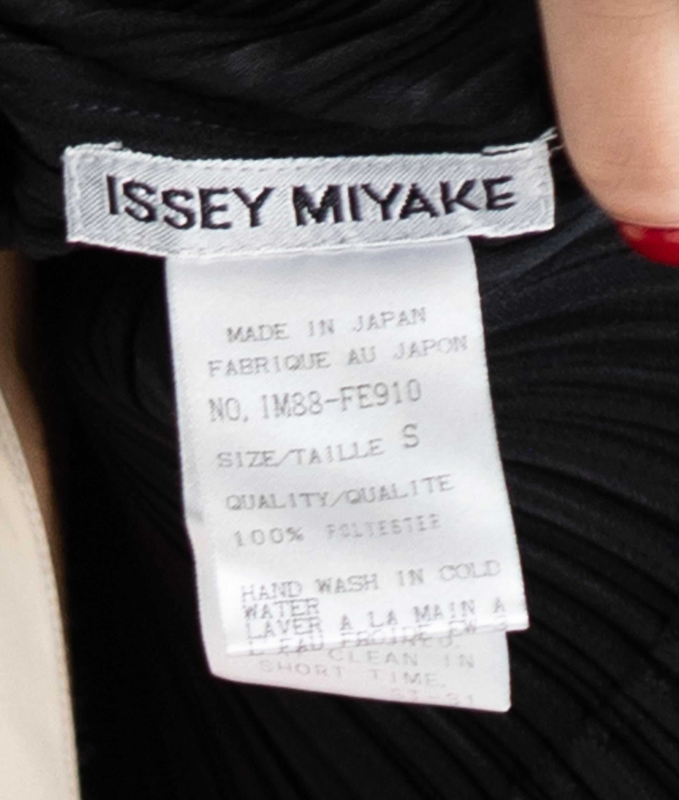 1990S ISSEY MIYAKE Black Pleated Polyester Top With Attached Draped Sash For Sale 5