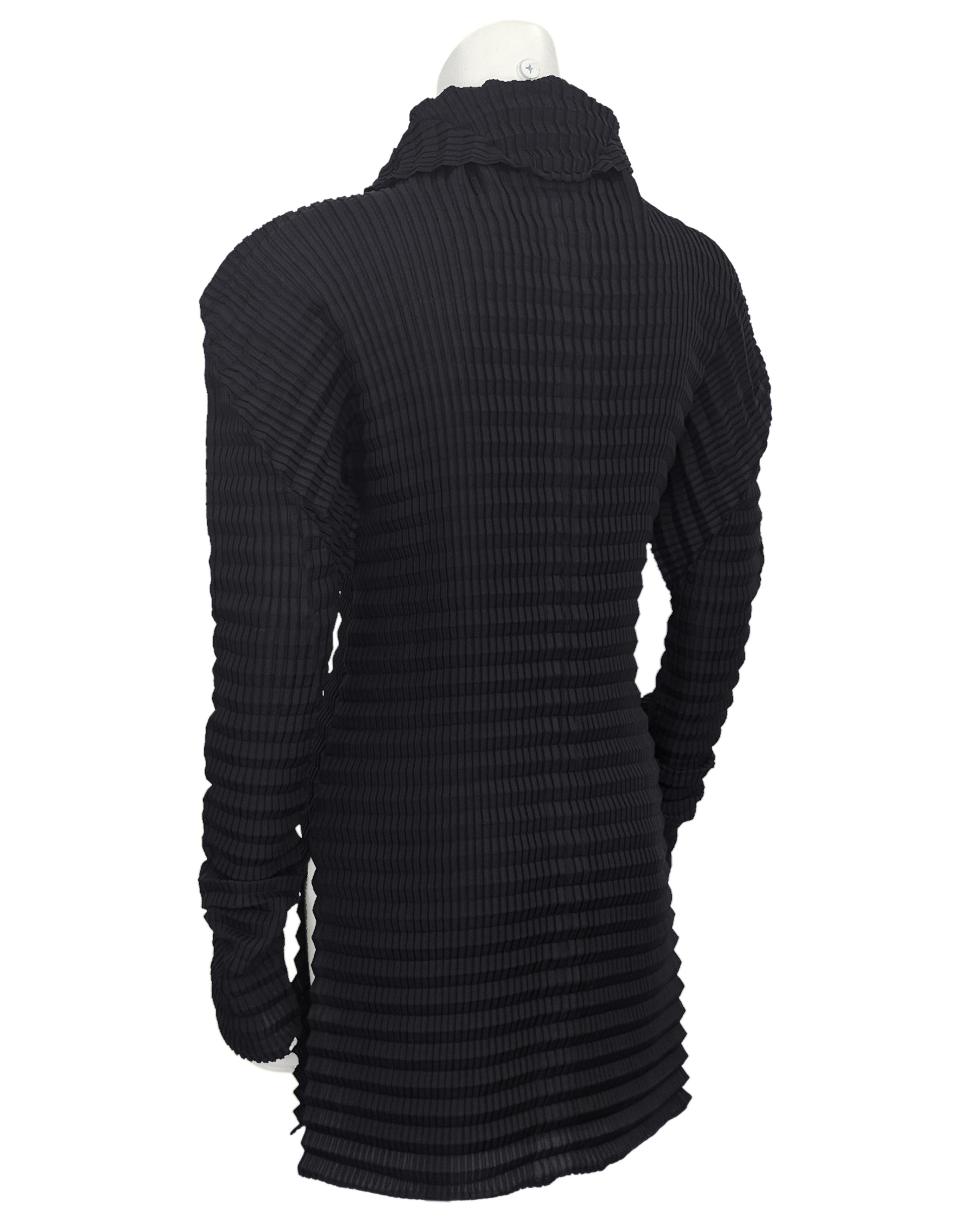 Noir 1990s Issey Miyake Black Pleated Shirt en vente