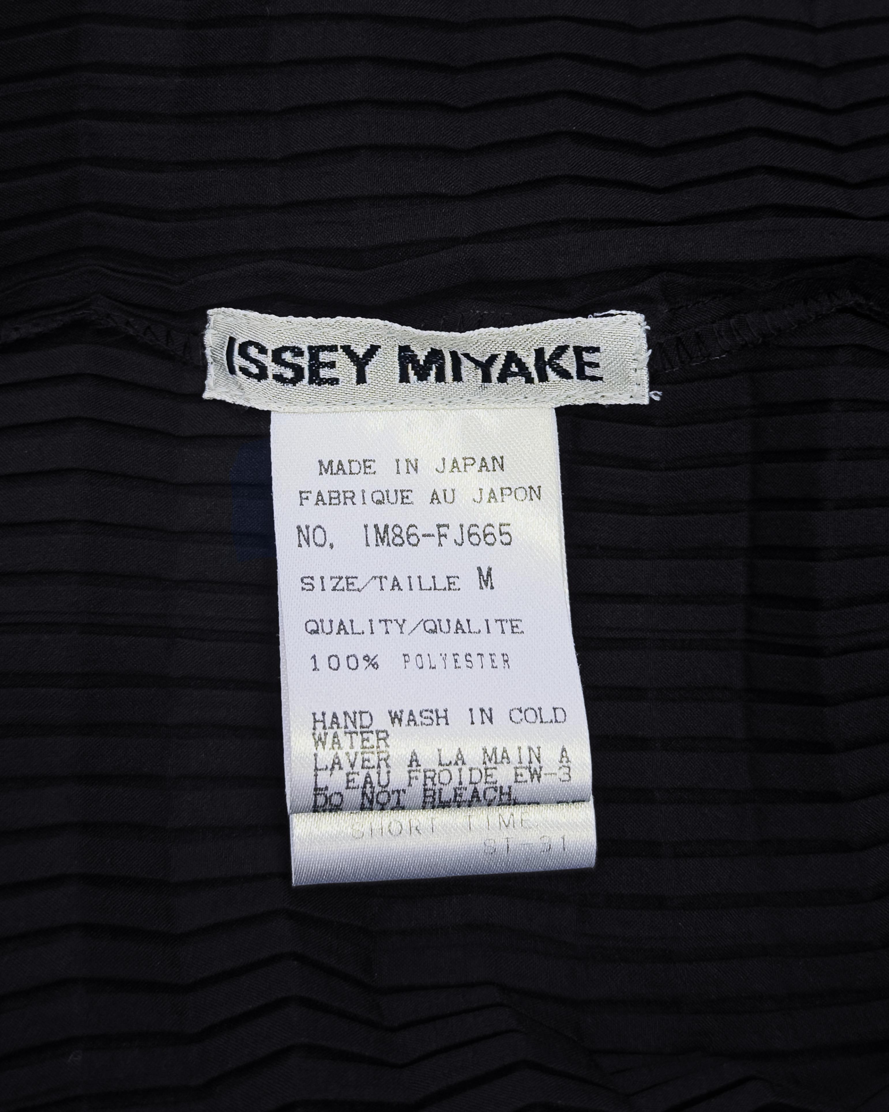 1990s Issey Miyake Black Pleated Shirt en vente 1