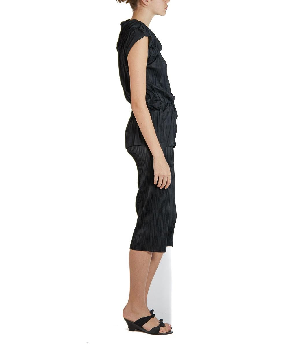 1990S Issey Miyake Chemisier plissé en polyester noir Pour femmes en vente
