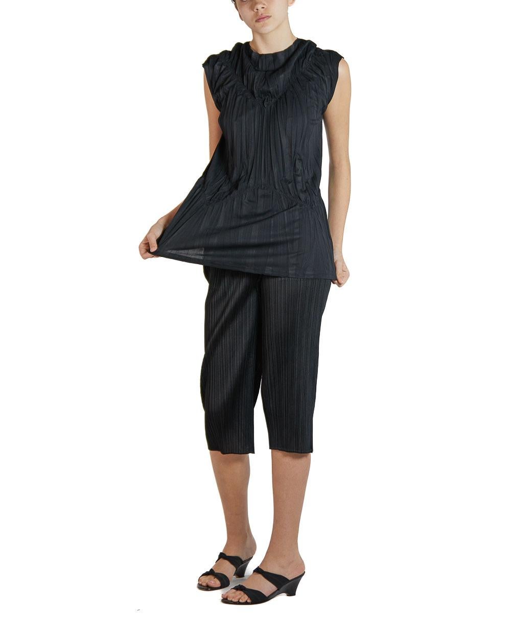 1990S Issey Miyake Chemisier plissé en polyester noir en vente 2