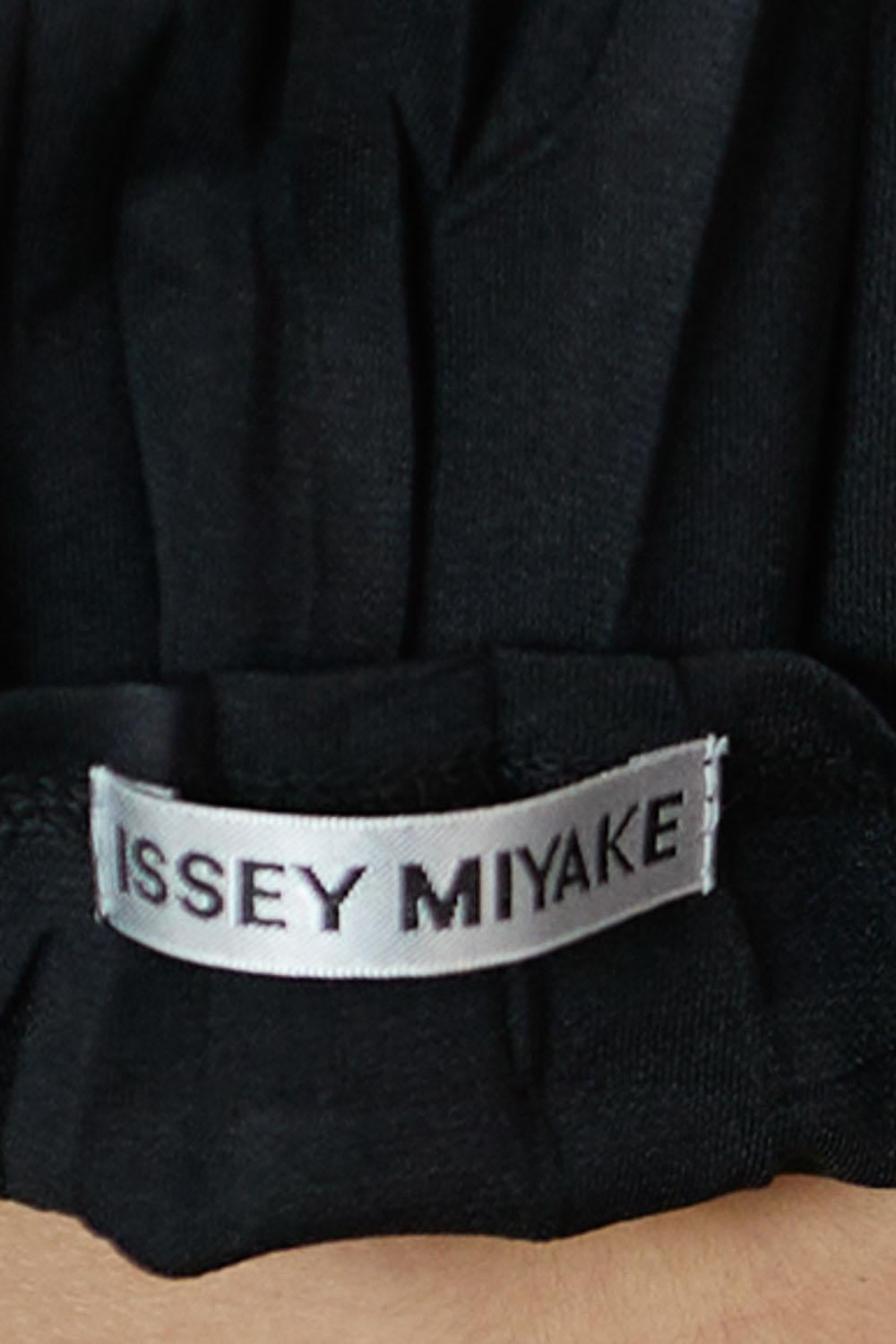 1990S Issey Miyake Chemisier plissé en polyester noir en vente 5