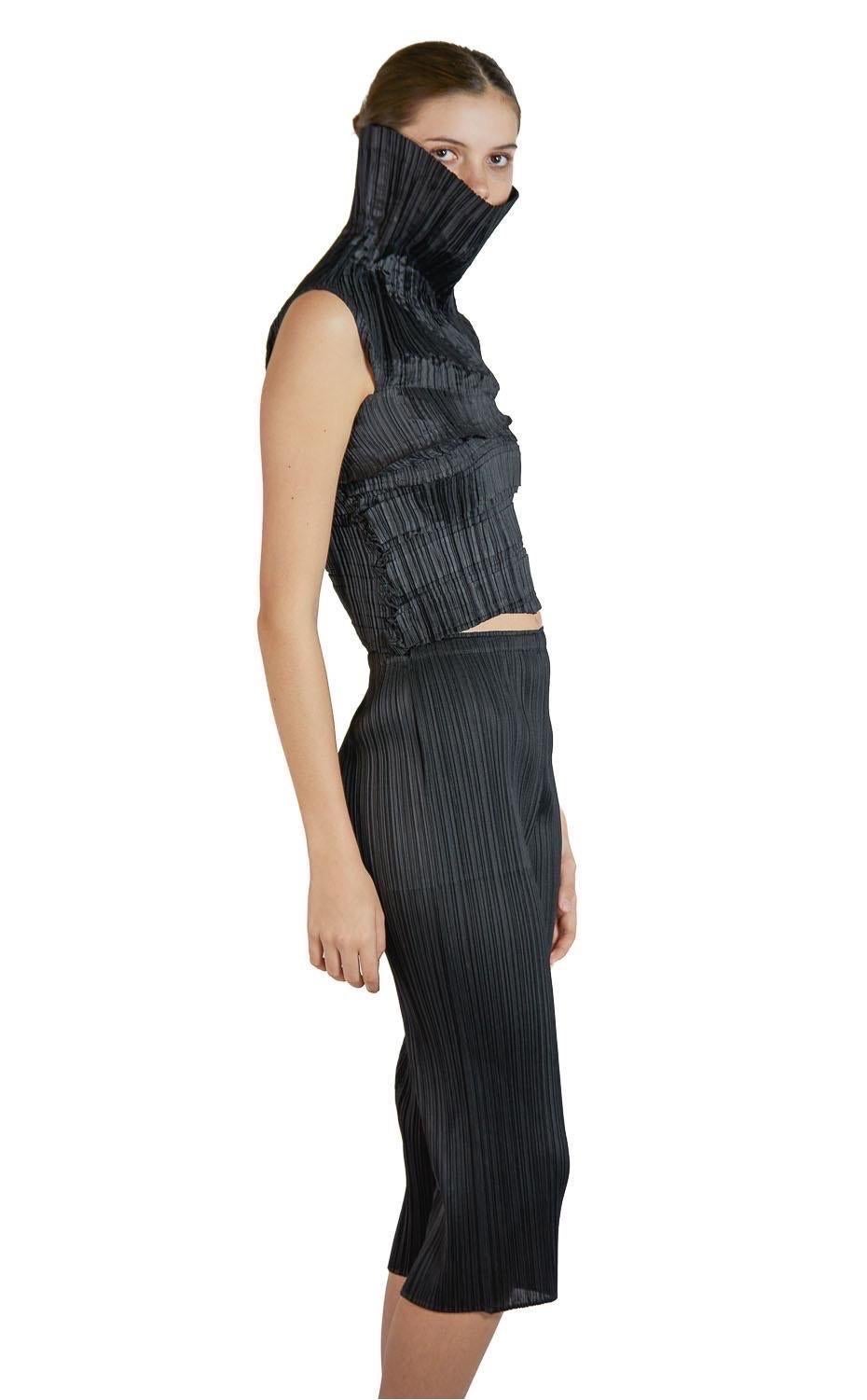 1990S ISSEY MIYAKE Black Polyester Pleated Funnel Neck Top For Sale 4