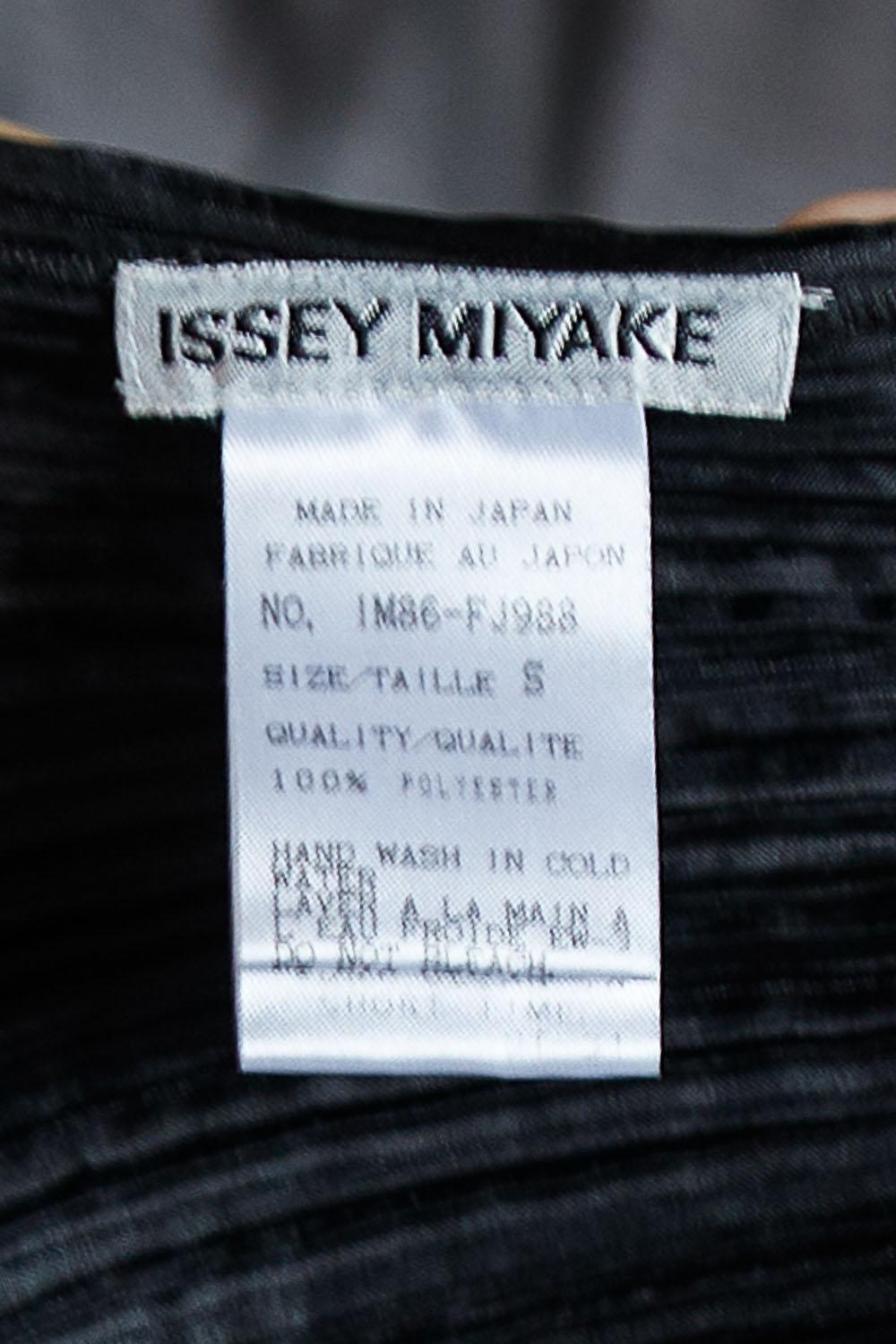 1990S ISSEY MIYAKE Black Polyester Pleated Funnel Neck Top For Sale 6