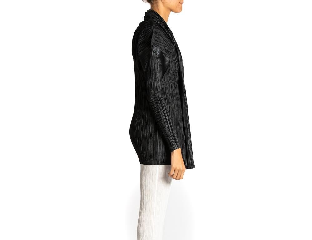 1990S ISSEY MIYAKE Black Polyester Pleated Top In Excellent Condition In New York, NY