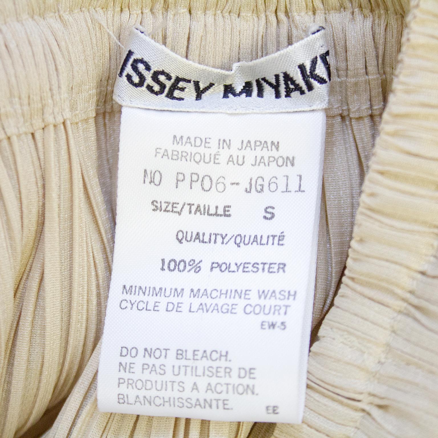 1990s Issey Miyake Cream Pleated Top and Skirt Ensemble  For Sale 2