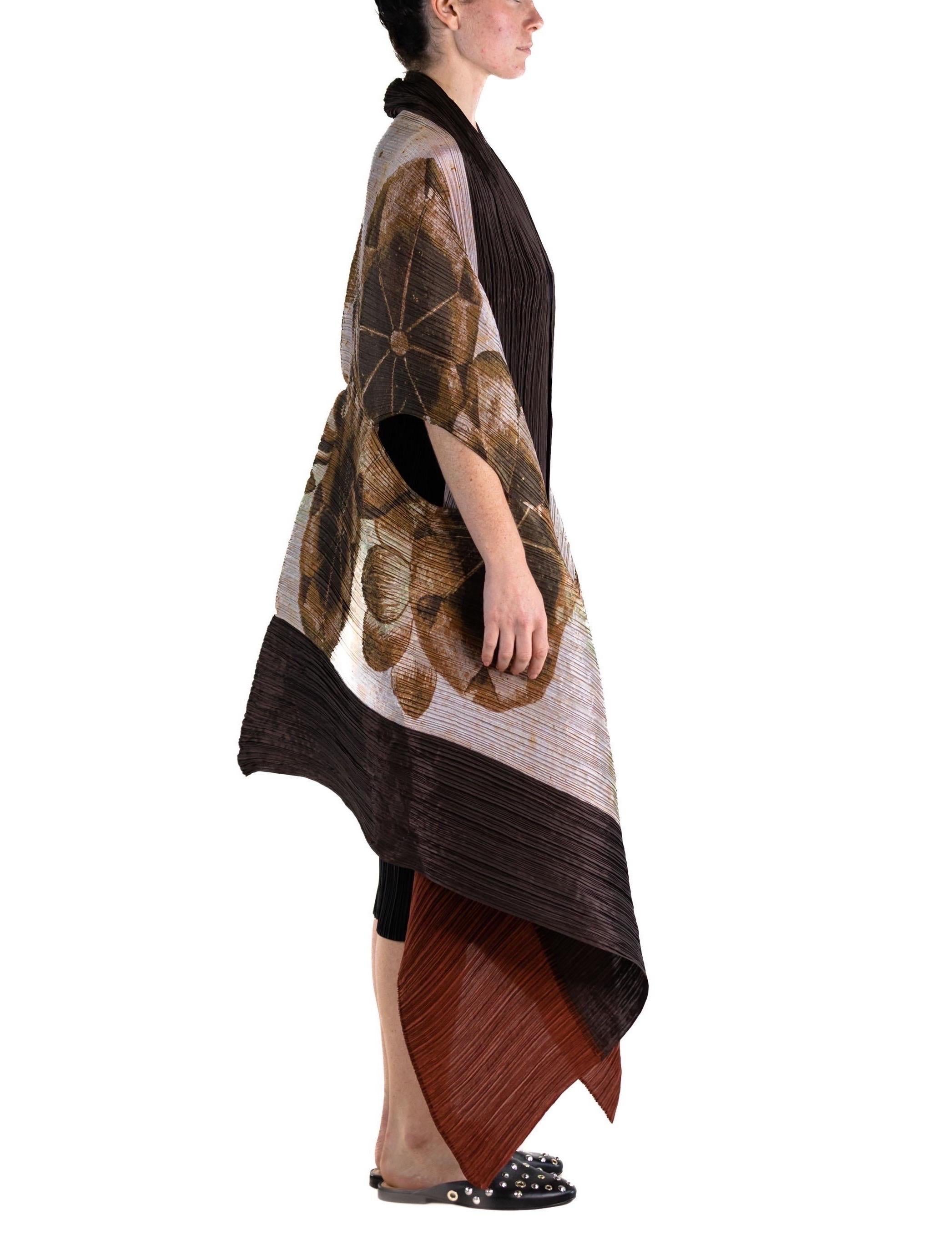 1990S ISSEY MIYAKE Dark Chocolate Brown Polyester Pleated Shawl With Floral Pri In Excellent Condition For Sale In New York, NY