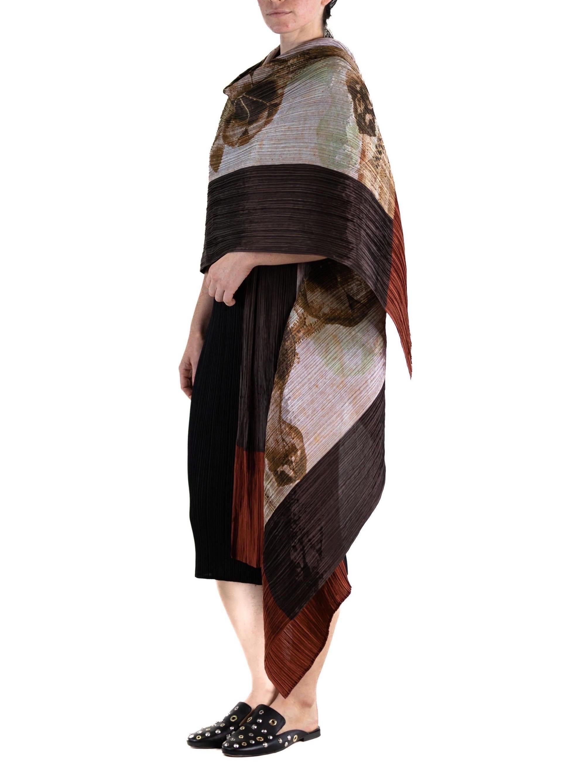1990S ISSEY MIYAKE Dark Chocolate Brown Polyester Pleated Shawl With Floral Pri For Sale 1