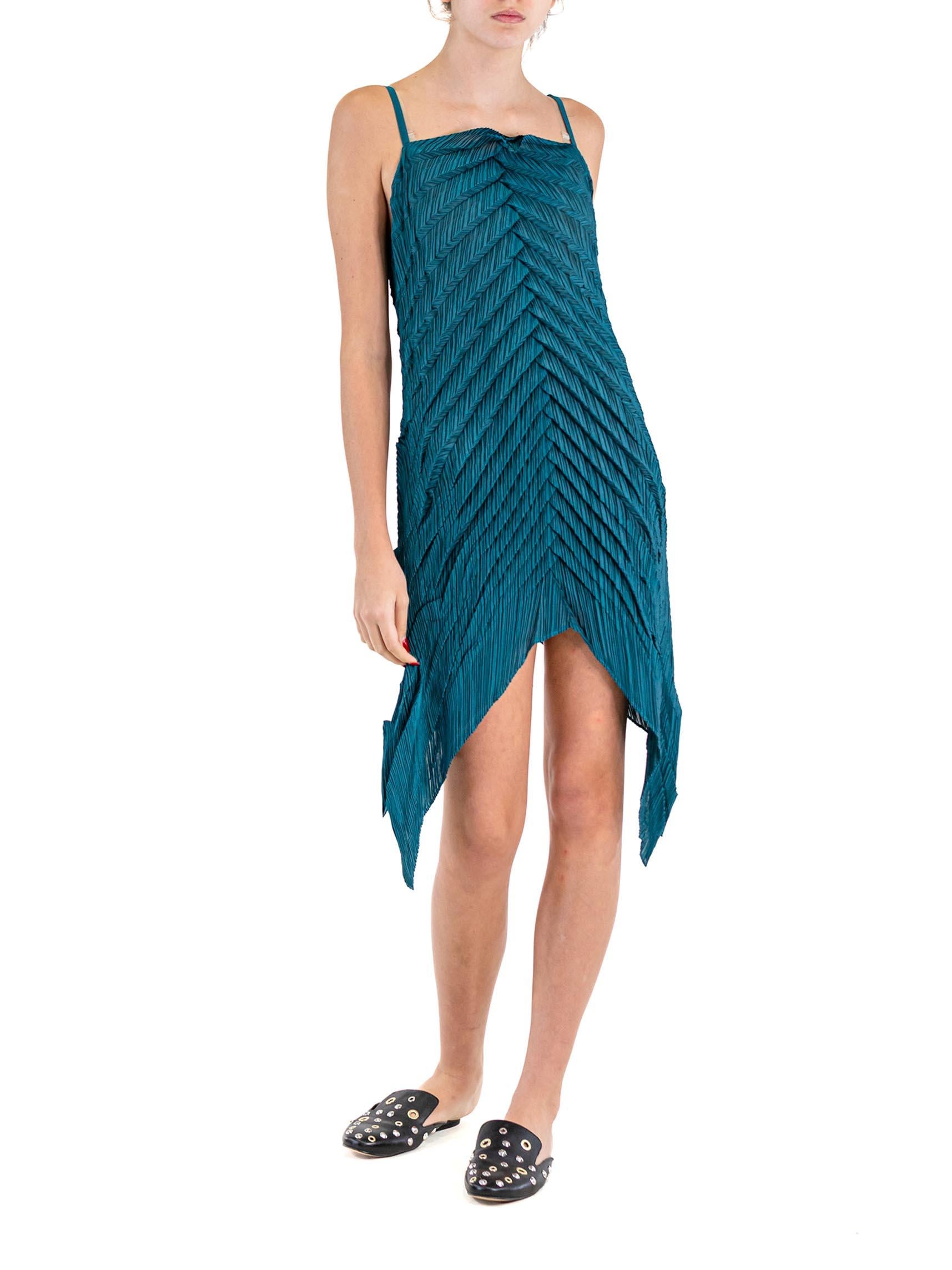 Donna 1990S ISSEY MIYAKE - Top lungo plissettato in poliestere Chevron verde smeraldo Avant Garde in vendita