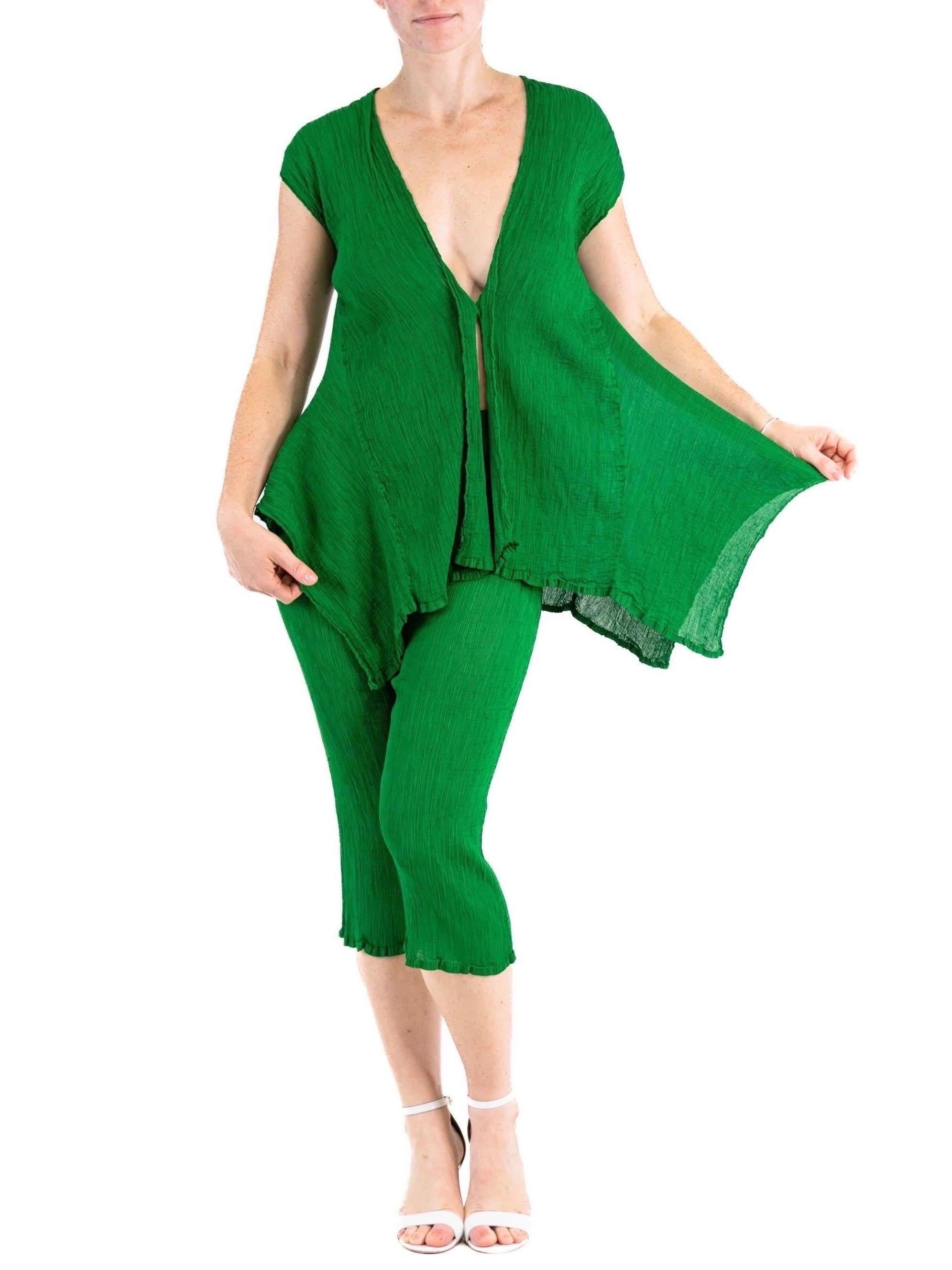 1990S ISSEY MIYAKE Grass Green Polyester Crinkle Pleated Top And Pants Ensemble For Sale 3