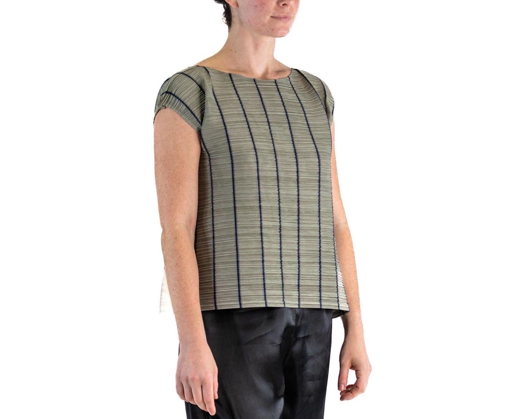 1990S ISSEY MIYAKE Grey & Navy Polyester Pencil Thin Vertical Striped Top In Excellent Condition For Sale In New York, NY