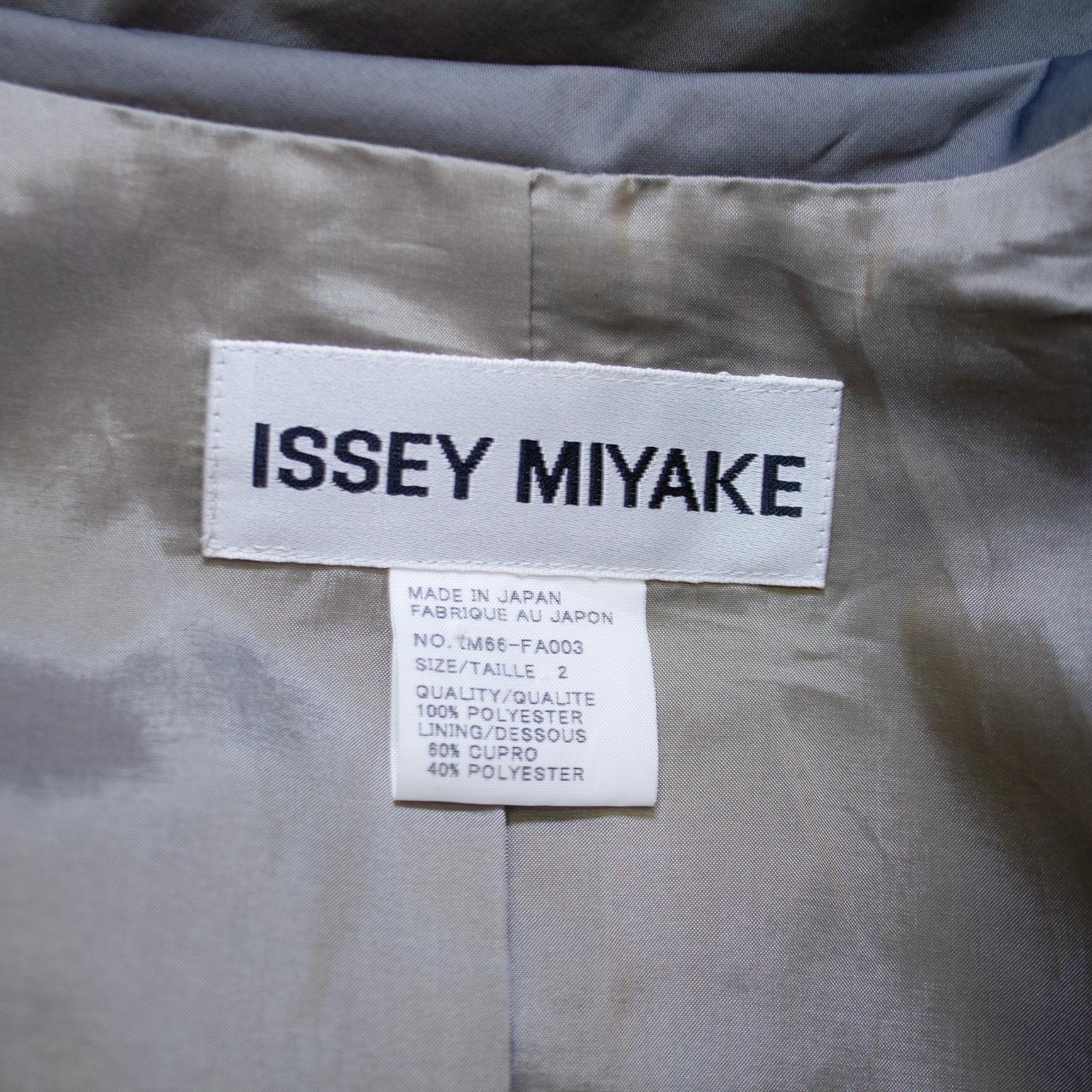 Issey Miyake Grey Wind/parachute style trench des années 1990 en vente 3