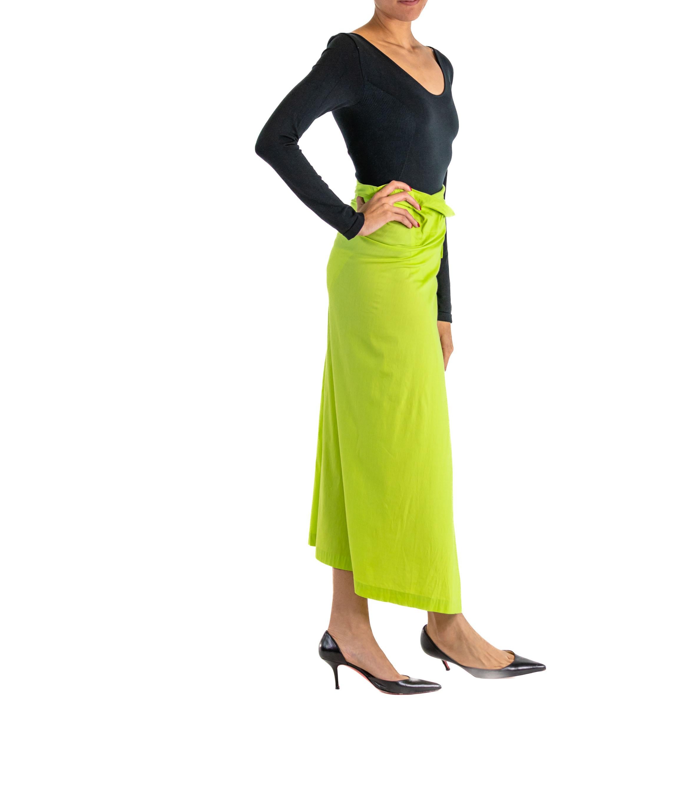 1990S ISSEY MIYAKE Lime Green & Black Rayon Blend Scoop Neck Top Skirt Ensemble For Sale 3