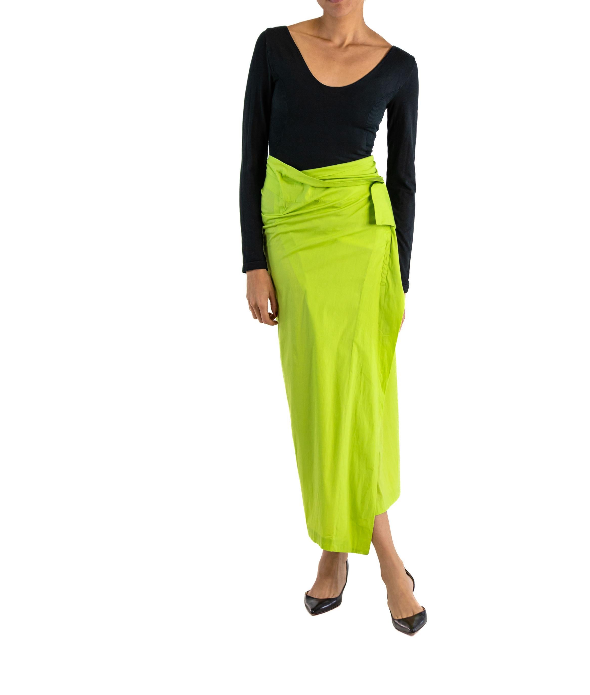 1990S ISSEY MIYAKE Lime Green & Black Rayon Blend Scoop Neck Top Skirt Ensemble For Sale 5