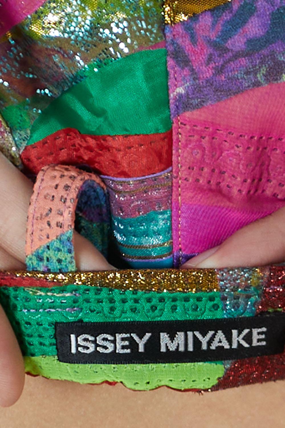 1990S ISSEY MIYAKE Multicolor Polyester Heat-Set Ribbon Short Pants For Sale 4