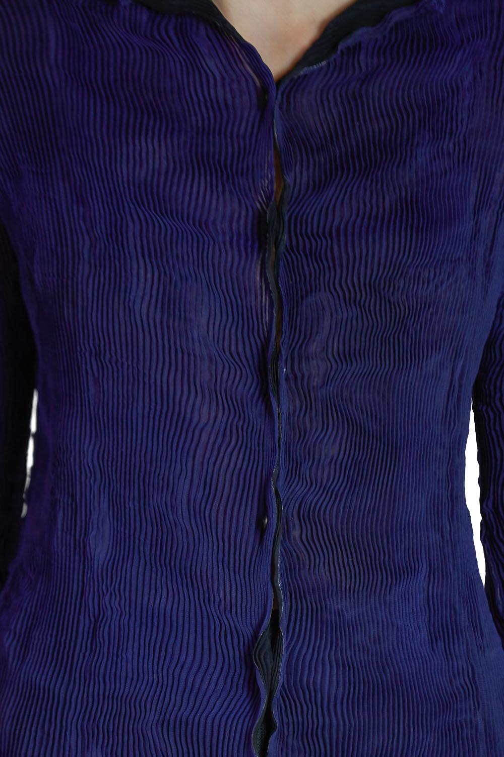 1990S ISSEY MIYAKE Navy Blue & Black Polyester Pleated Reversible Blouse For Sale 5