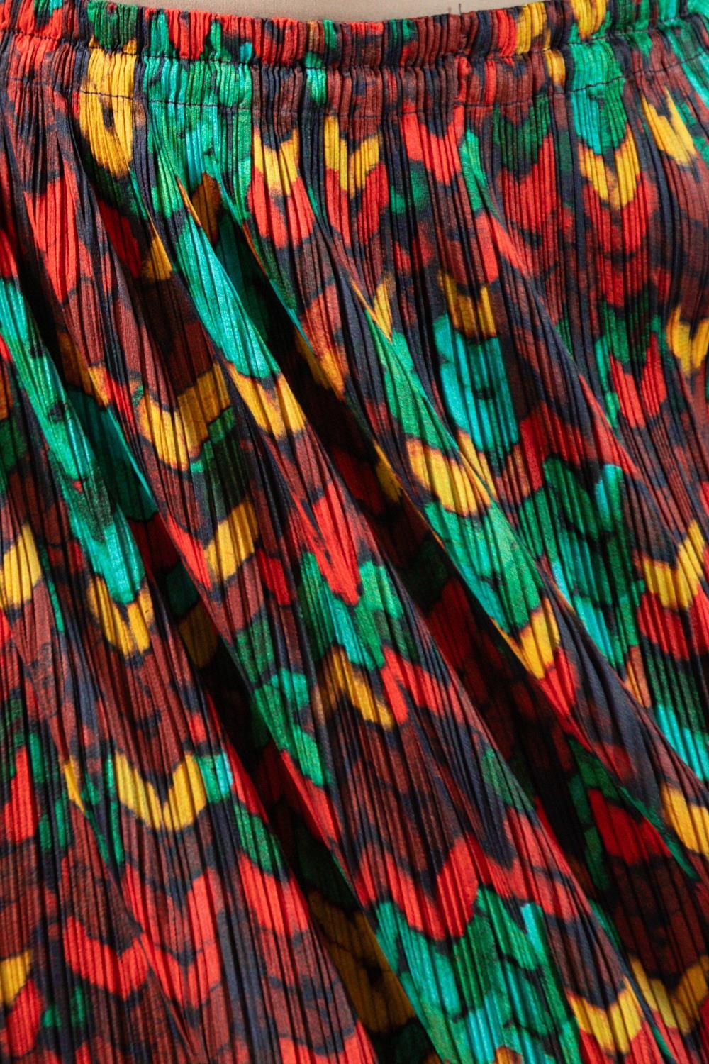 1990S Falda Issey Miyake Pleats Please Rojo Verde Poliéster Estampado Geométrico en venta 2