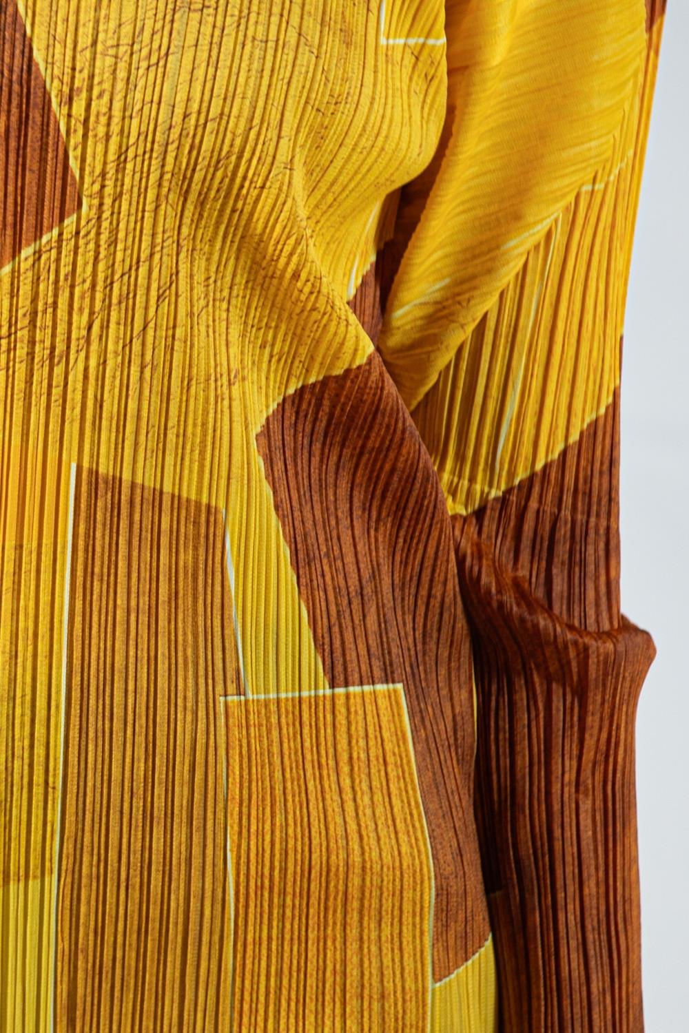 1990S ISSEY MIYAKE Pleats Please Top in poliestere geometrico giallo in vendita 3