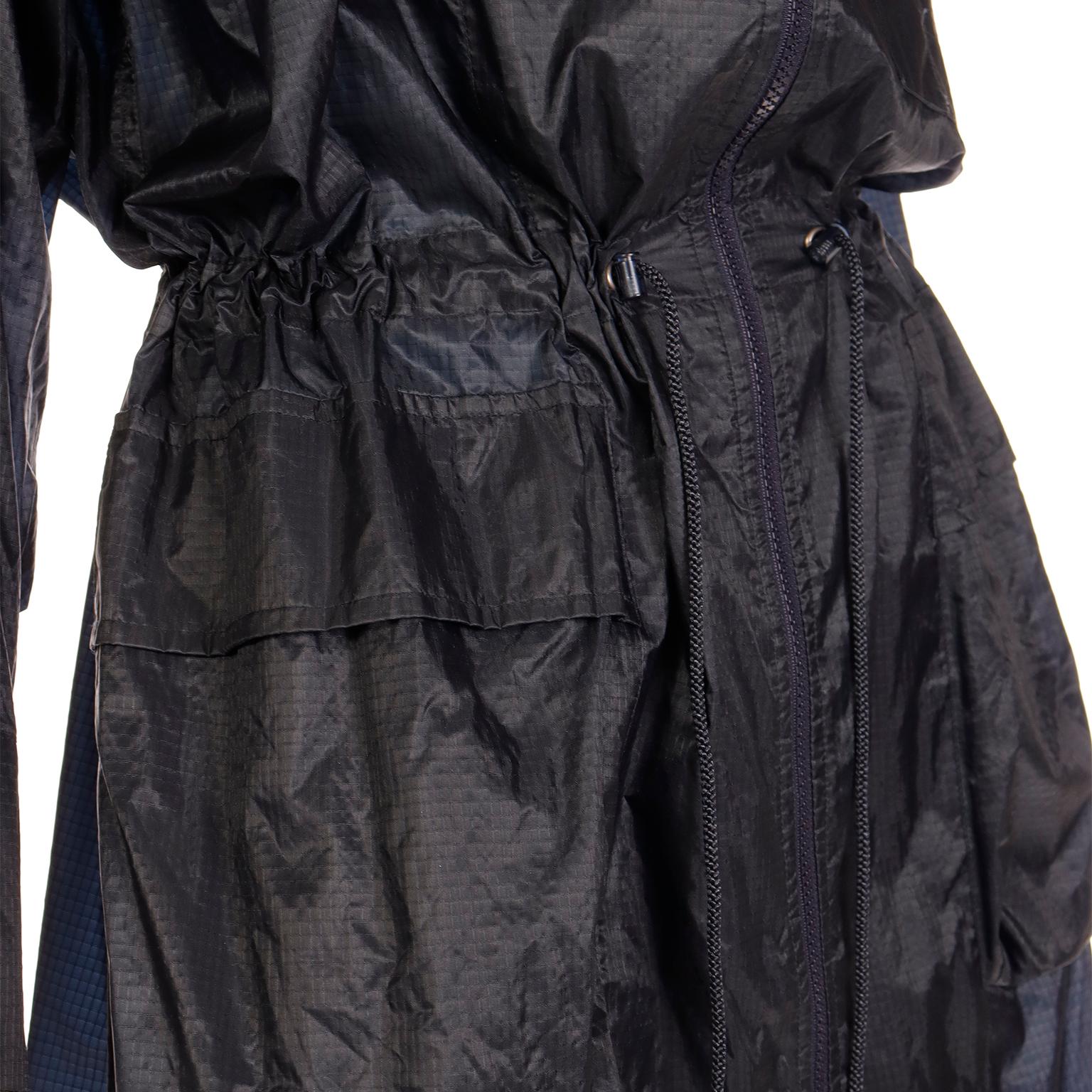 Issey Miyake - Manteau vintage à capuche converti en sac, années 1990 5