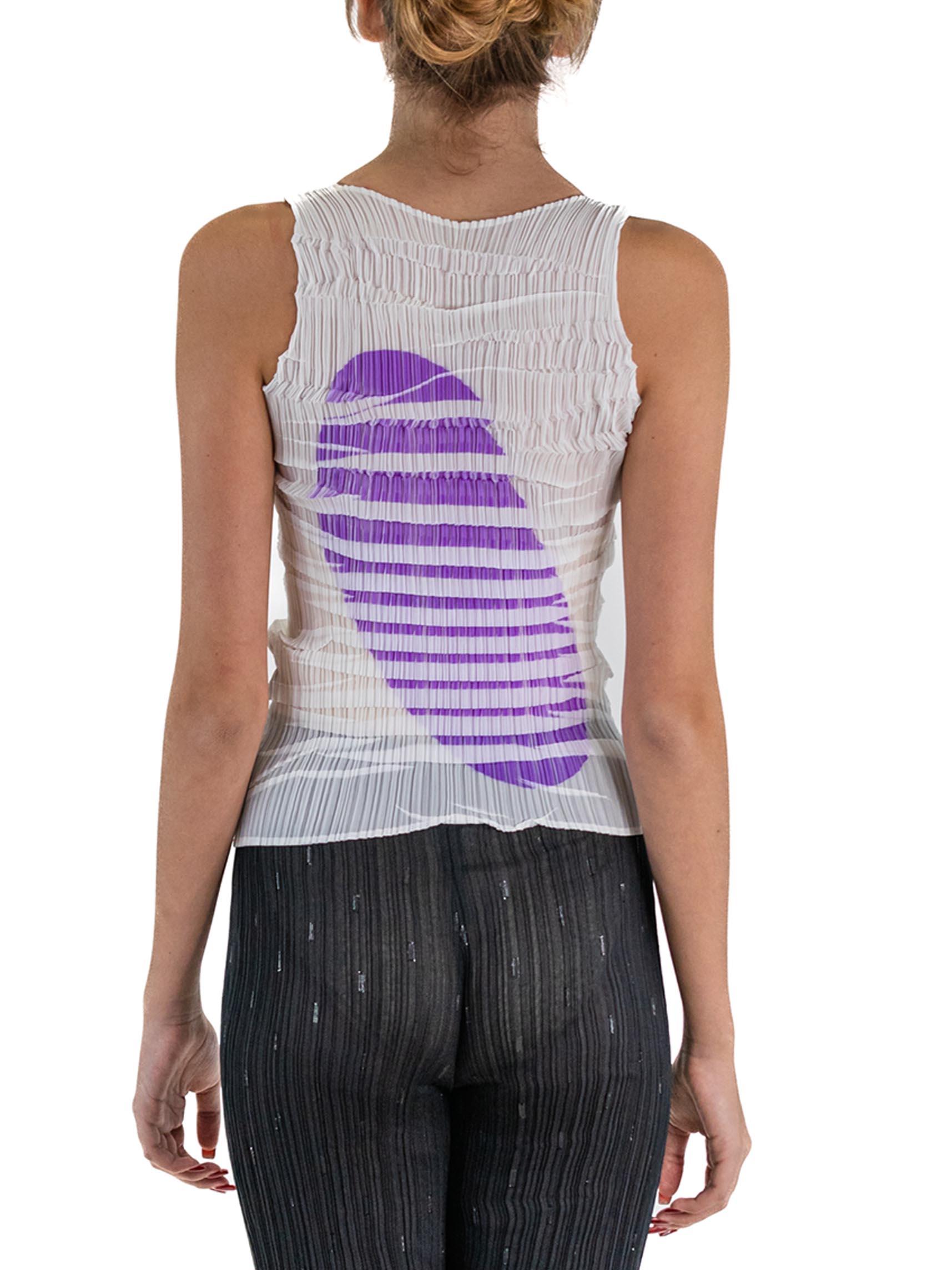 1990S ISSEY MIYAKE White Pleated Polyester Top With Printed Purple Shape For Sale 4
