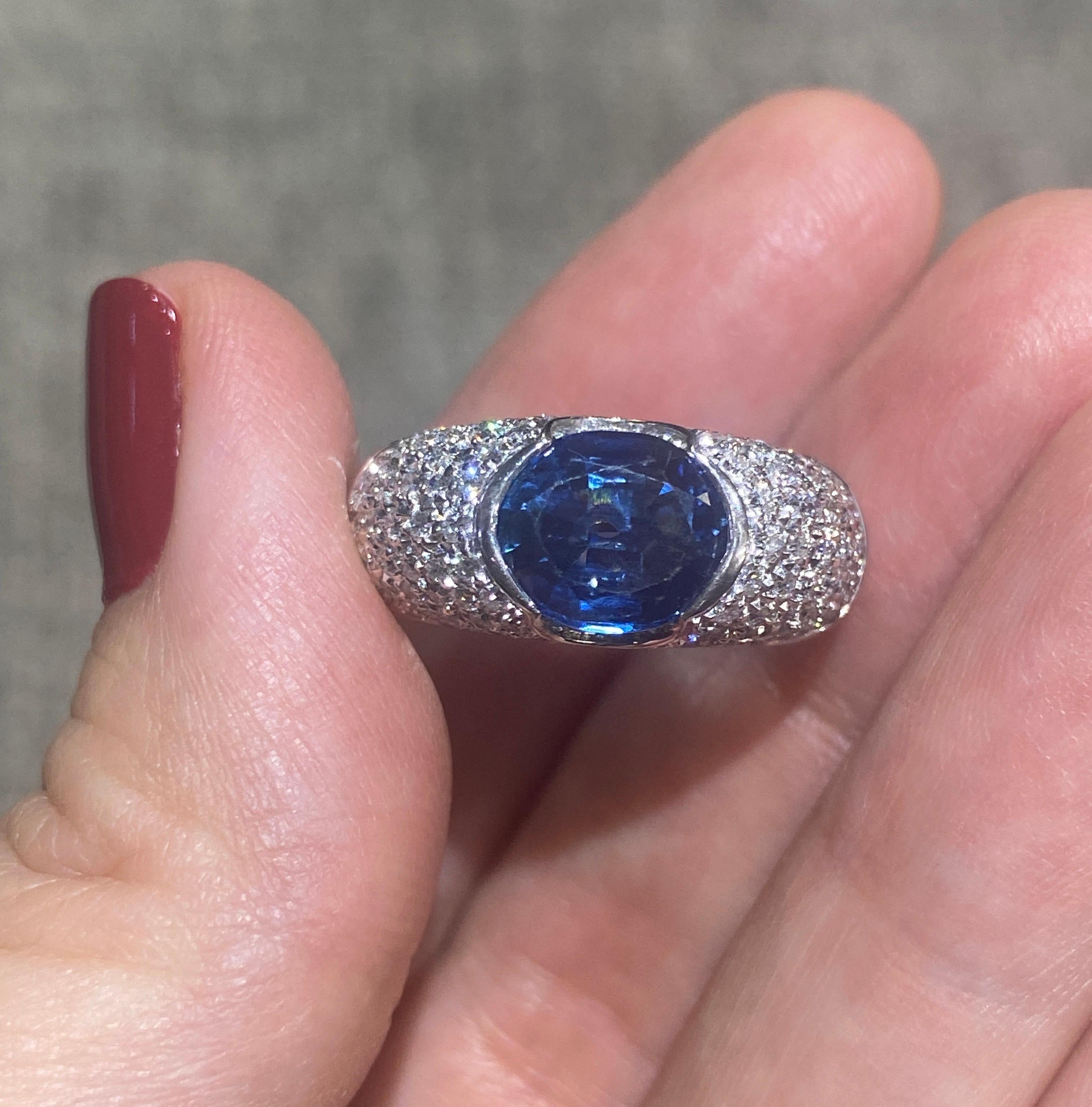 Modern 1990s Italian 18 carat gold, diamond and sapphire ring For Sale