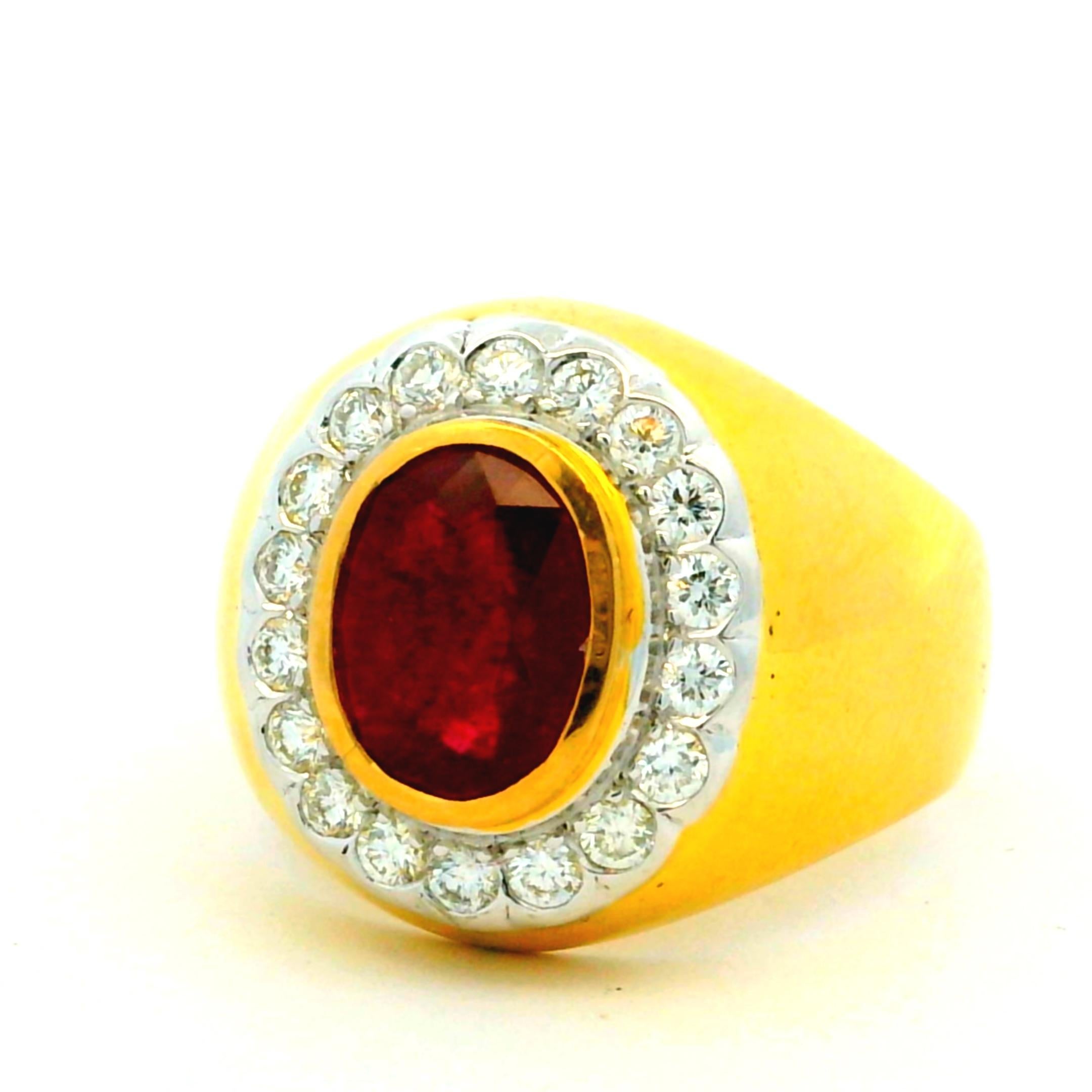 An elegant Italian cocktail ring from the 1990s, crafted in solid 18K yellow gold. At the center sits a vibrant oval faceted ruby of approximately 2.5 carats, bezel-set for a rich, refined look. Surrounding the ruby is a halo of 20 brilliant-cut