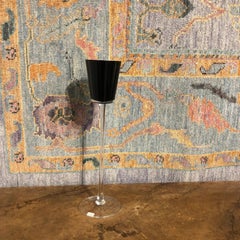 1990er Jahre Italienischer Kerzenhalter aus geblasenem schwarzem Glas mit klarem Stiel und Sockel