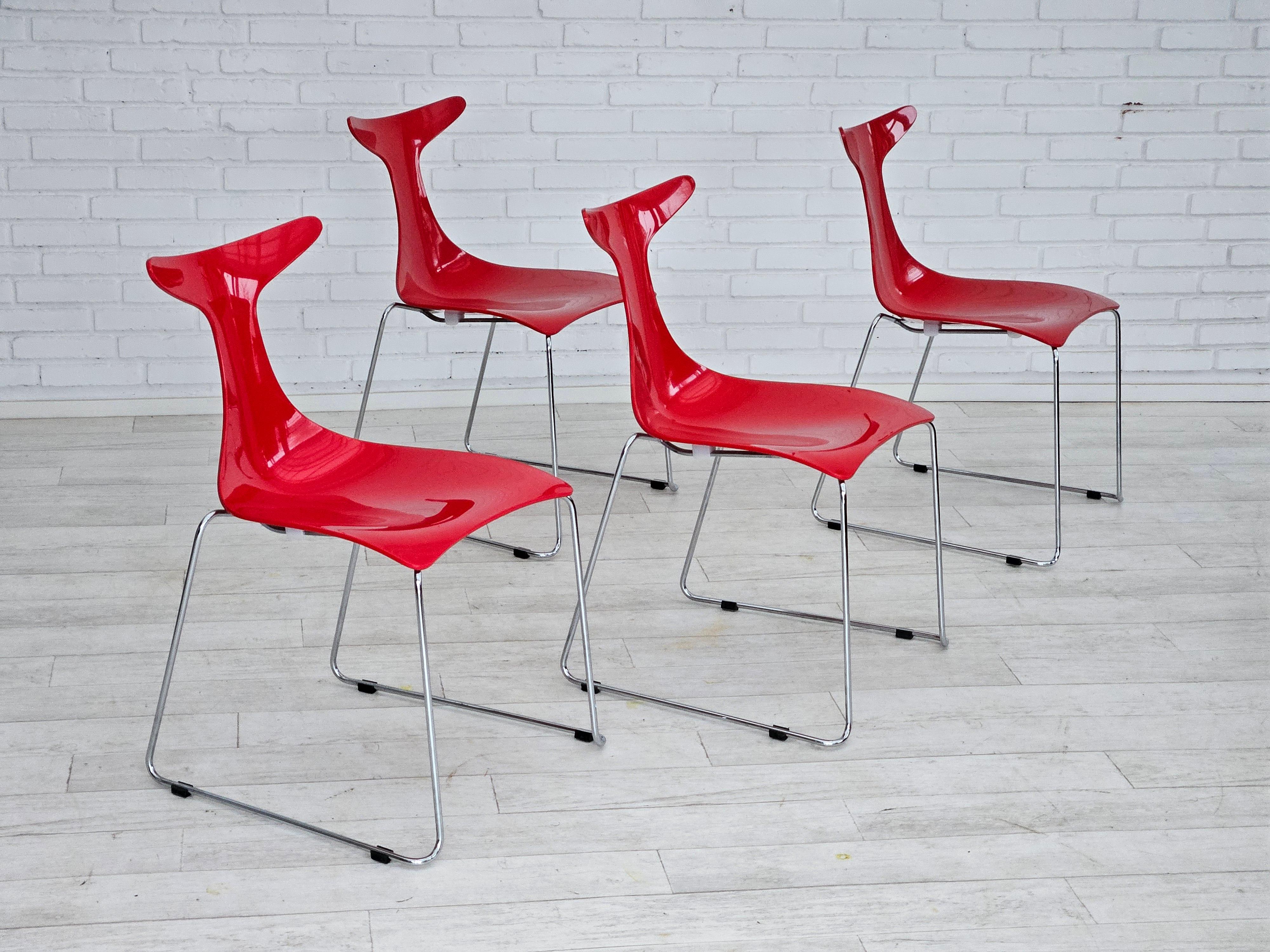 Années 1990, design italien de Gino Carollo. Ensemble de 4 chaises modèle 