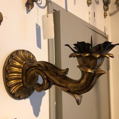 Lampada da parete in legno intagliato a mano degli anni '90 con motivo a foglie d'acanto