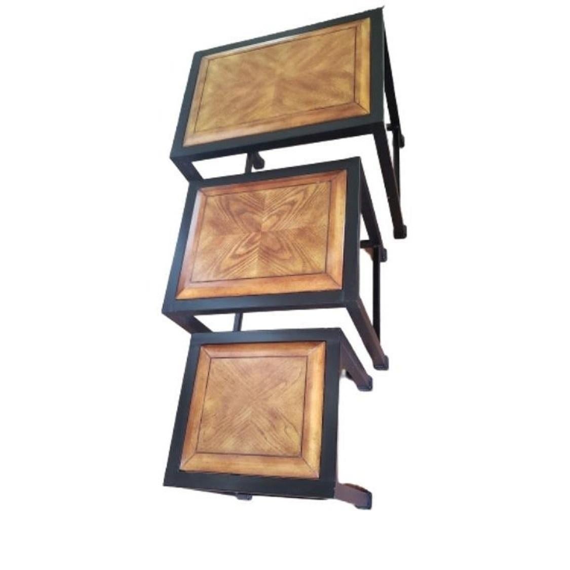 Moderne Tables gigognes italiennes en métal et bois des années 1990, lot de 3 en vente
