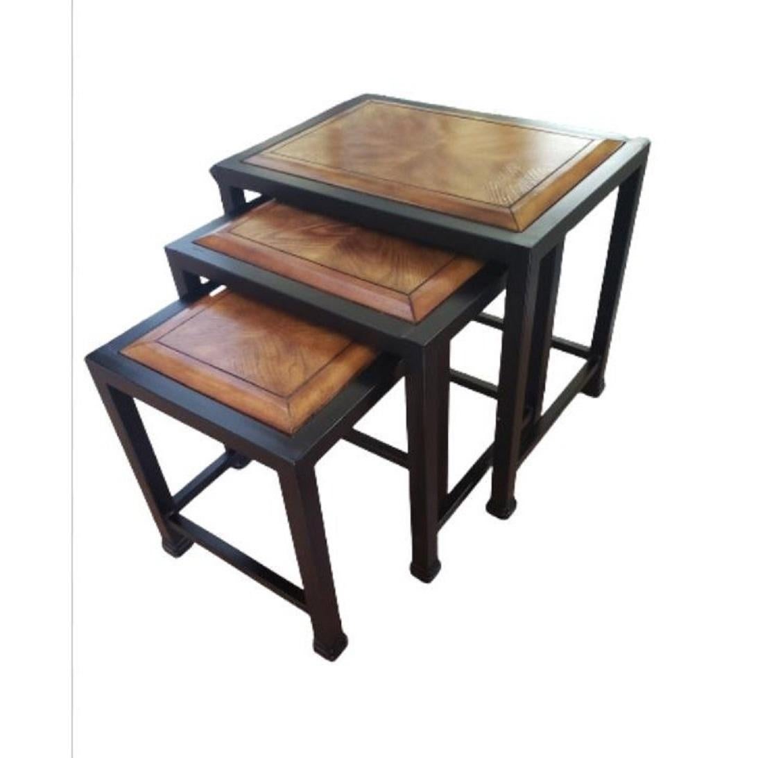20ième siècle Tables gigognes italiennes en métal et bois des années 1990, lot de 3 en vente
