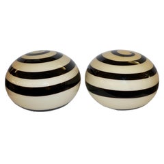 paire de lampes Globe Sphere en verre blanc noir & - Italie 1990