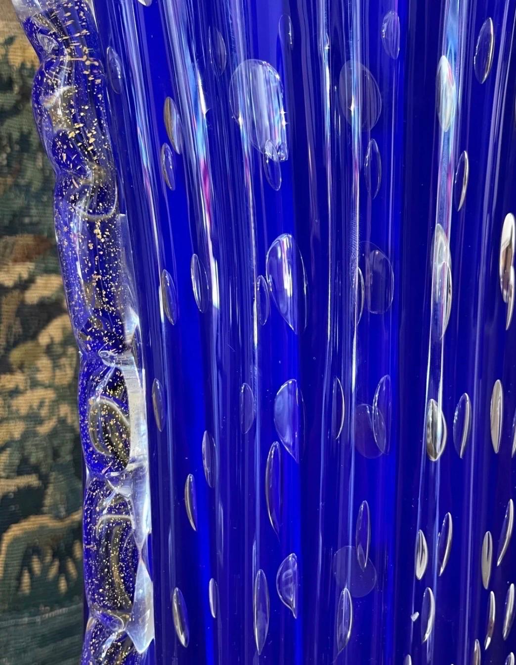 Vase italien de Murano bleu cobalt des années 1990  Bon état - En vente à DARLINGTON, WA
