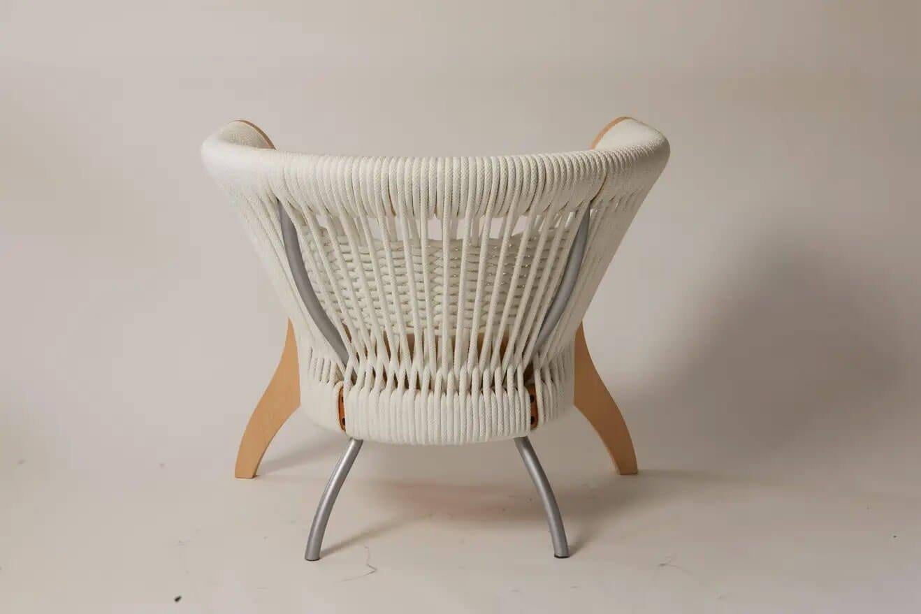Pareja de sillas italianas de cuerda blanca y madera Poltrona Frau de los años 90 Europeo en venta