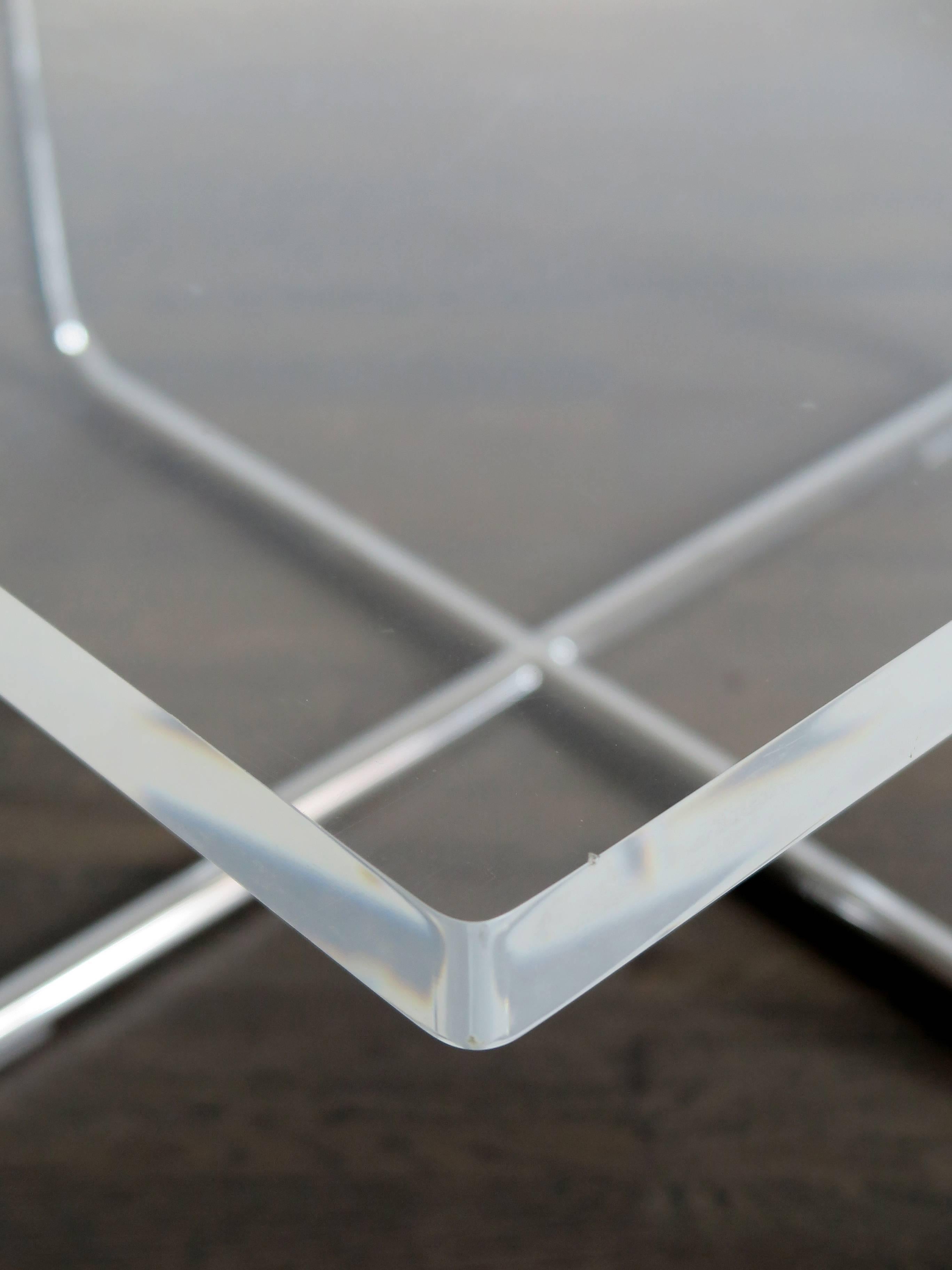 1990s Italian Square Plexiglass Modern Coffee Table Produced by Minotti In Excellent Condition In Reggio Emilia, IT