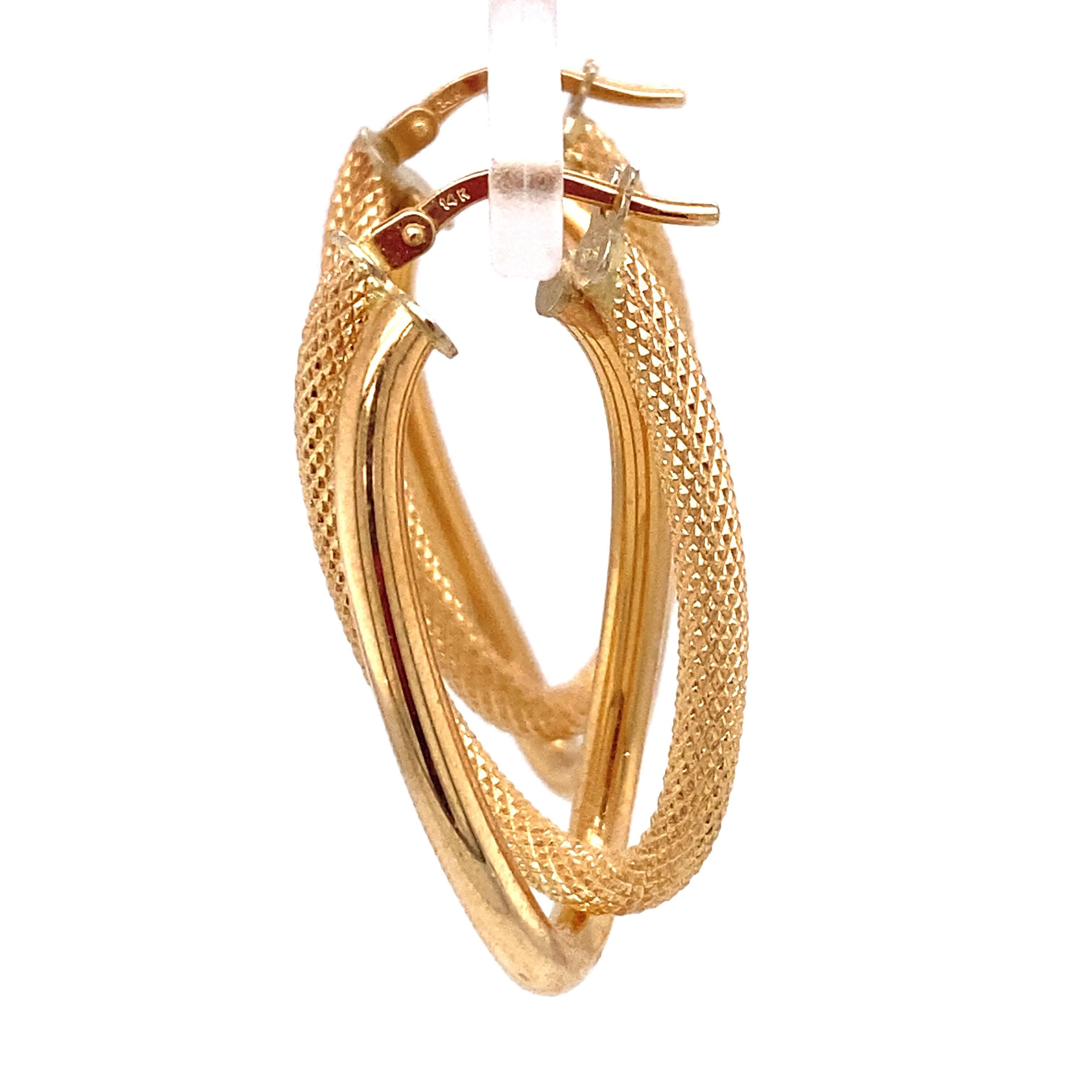 1990s Italian Twisted Oblong Double Hoop Earrings in 14 Karat Gold In Excellent Condition In Hicksville, NY
