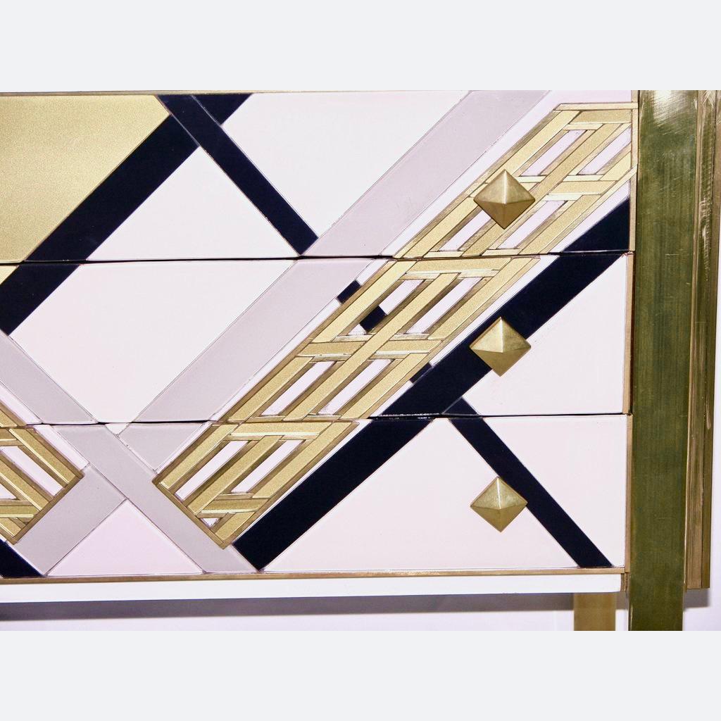 Italiano Cassapanca o credenza italiana del 1990, unica, bianca, nera e oro, con gambe in ottone in vendita