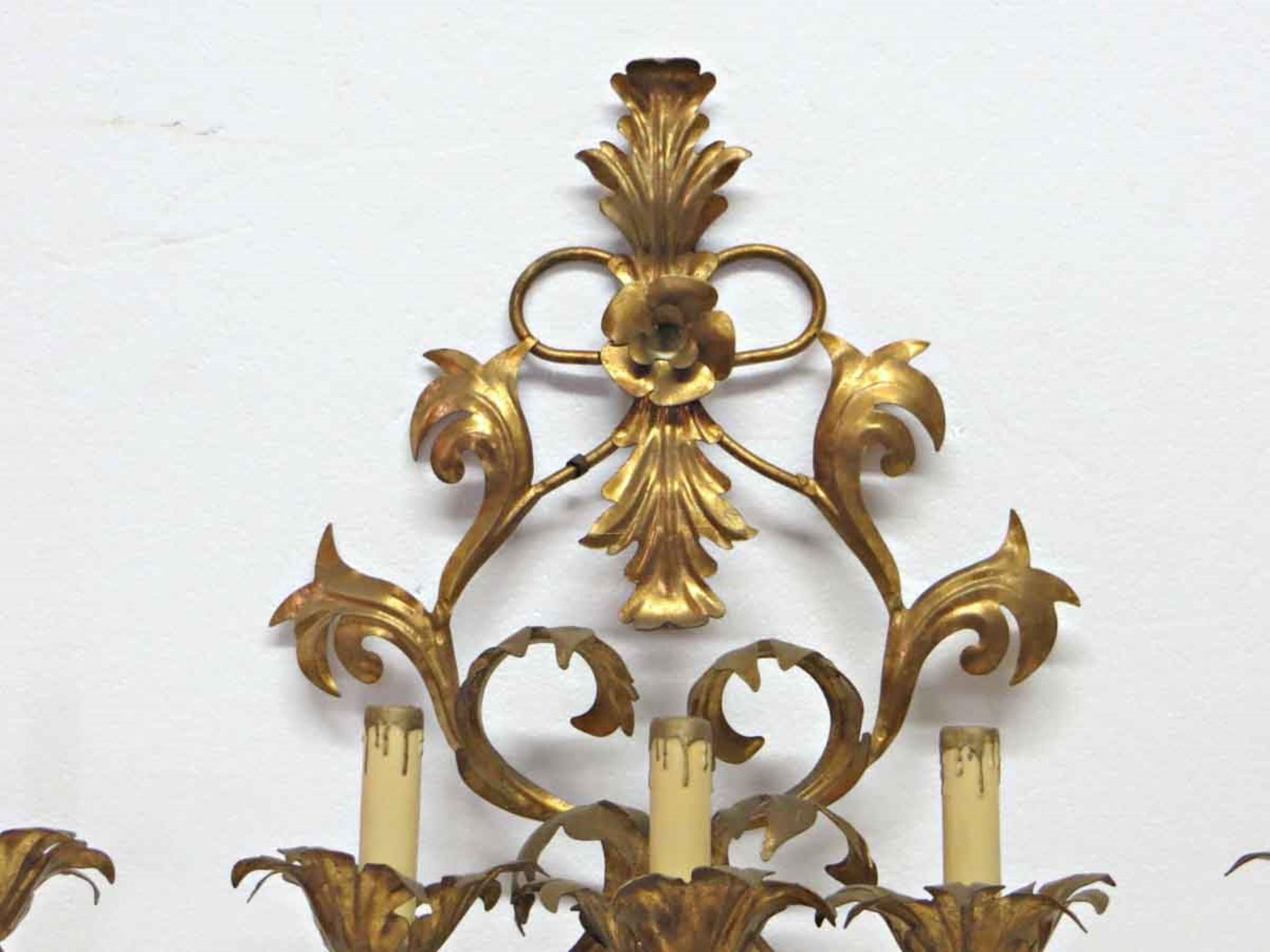 1990s Italian Wide Gold Sconce Floral Leaf Design with 9-Light In Good Condition In New York, NY