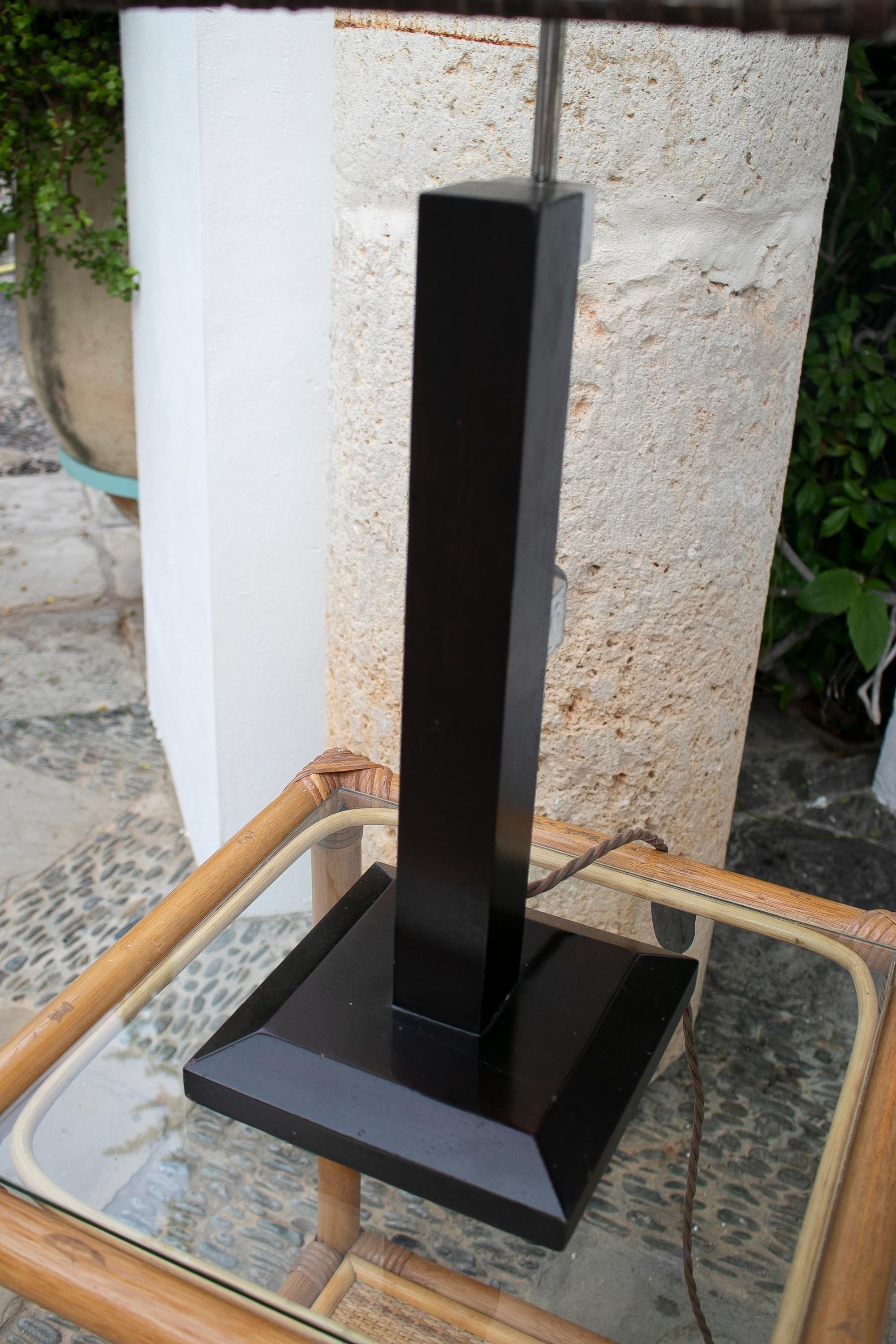 1990's Italian Wooden Lamp with Leather Shade and Height Adjustment In Good Condition For Sale In Marbella, ES