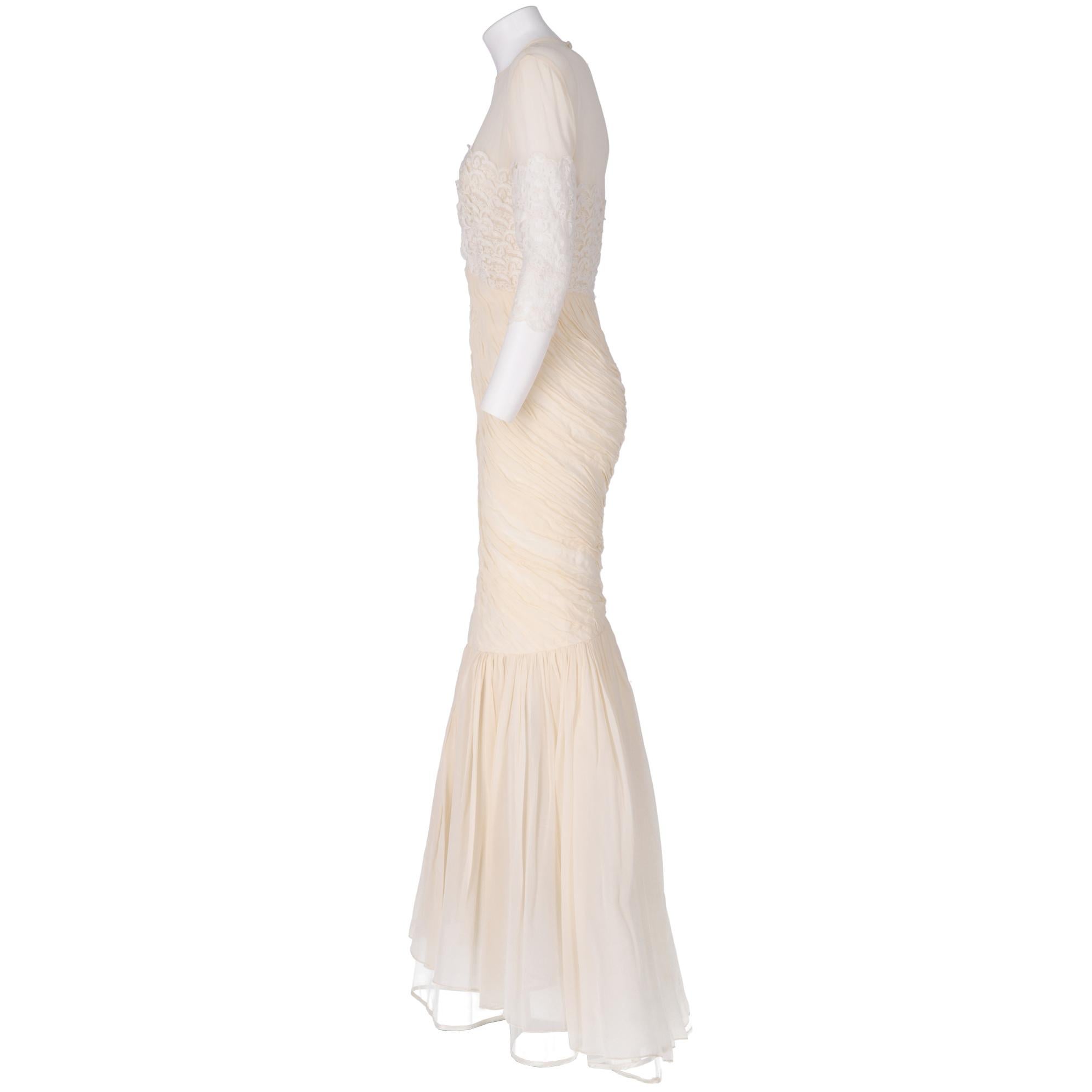 1990er Elfenbeinfarbenes gerafftes Meerjungfrau-Brautkleid (Beige) im Angebot