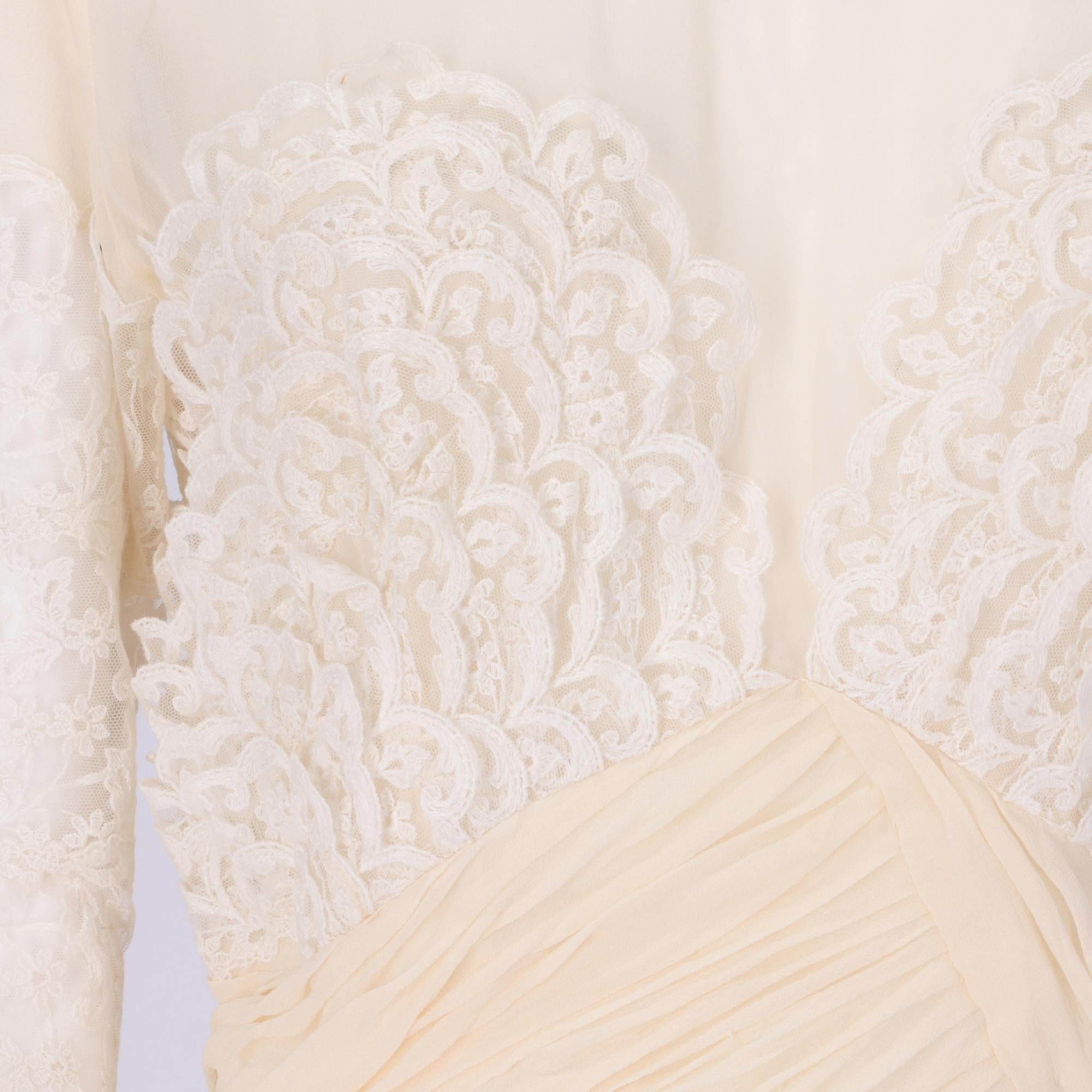 1990er Elfenbeinfarbenes gerafftes Meerjungfrau-Brautkleid im Angebot 2