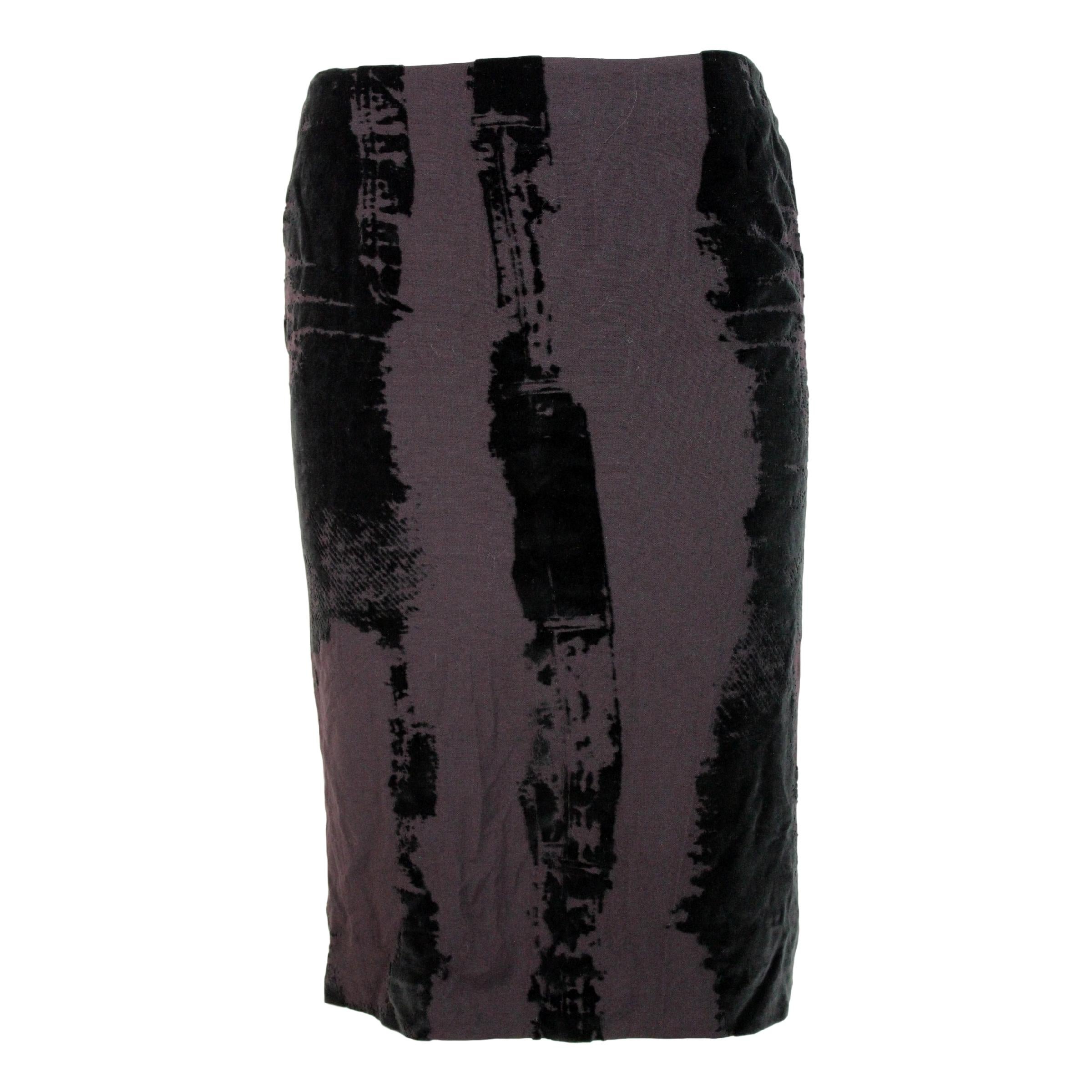 Jean Paul Gaultier 90s vintage skirt, black and brown. Knee length skirt, 65% wool and 35% cotton fabric, fully lined with 100% cotton. The skirt is characterized by velvet-like cotton parts that depict pockets and streaks.

Size 42 IT 8 US 10