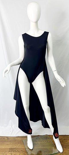 Jean Paul Gaultier - Robe moulante asymétrique noire avec logo, années 1990