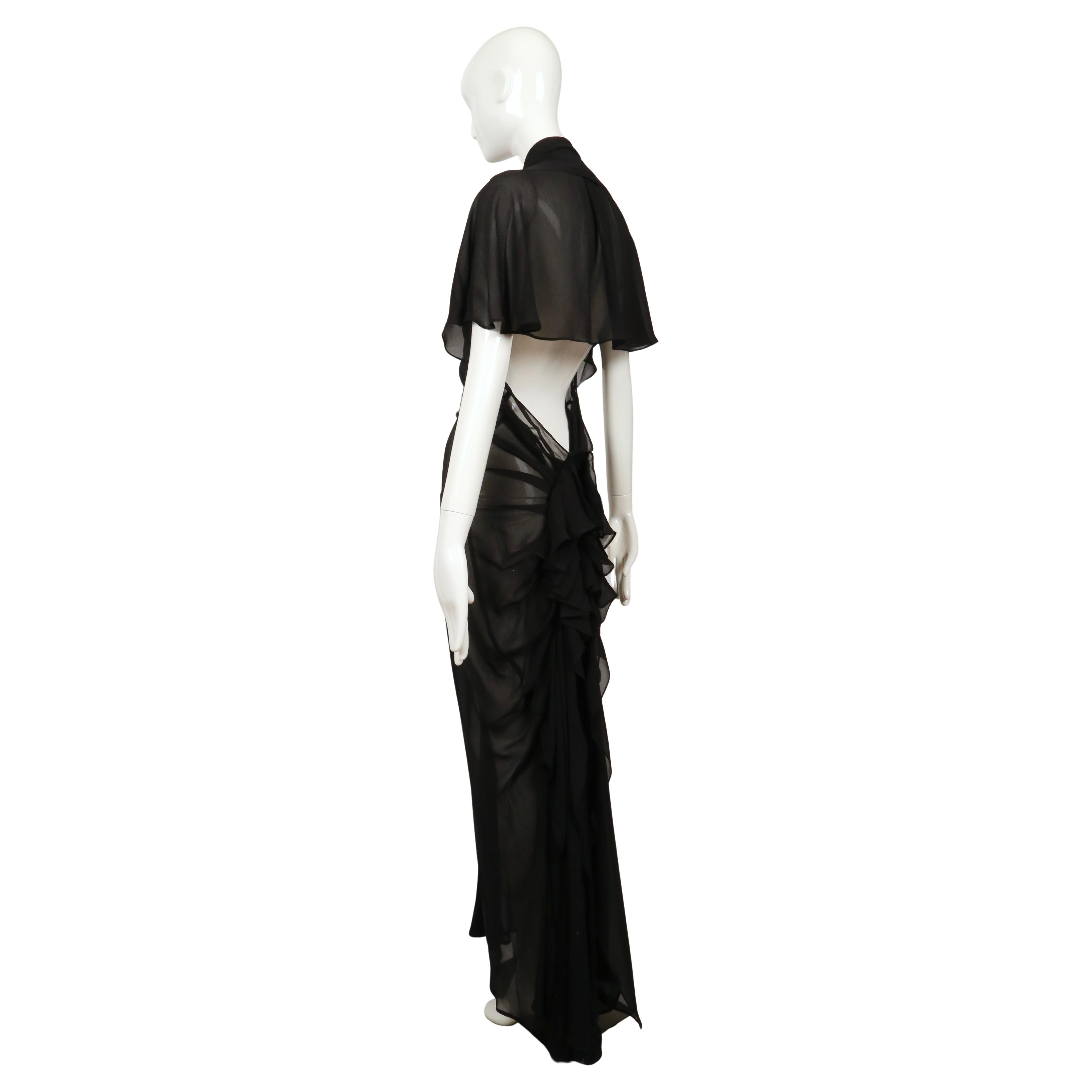 1990 JEAN PAUL GAULTIER vestido negro transparente con capelina y espalda con polisón en venta 2