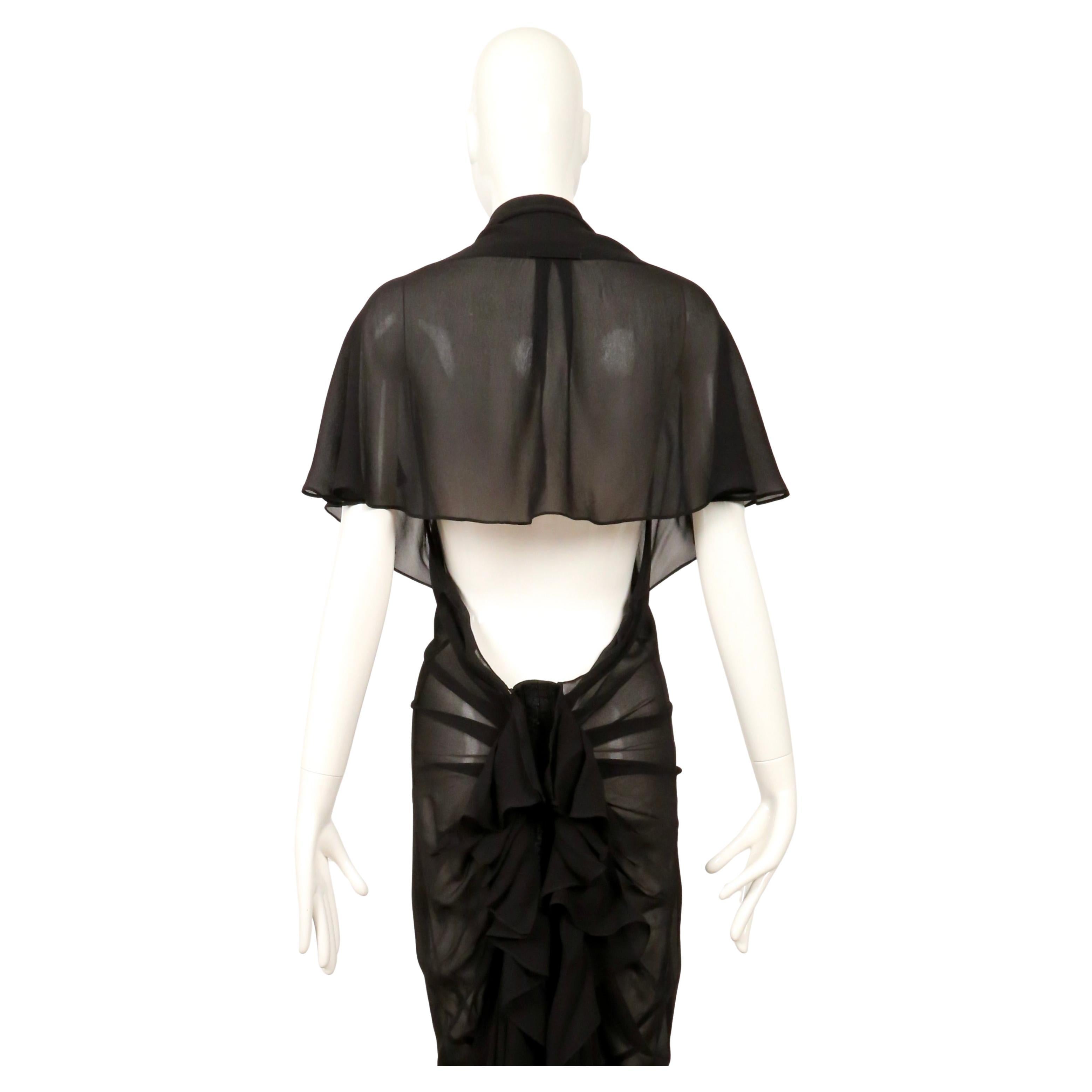 1990 JEAN PAUL GAULTIER vestido negro transparente con capelina y espalda con polisón en venta 3